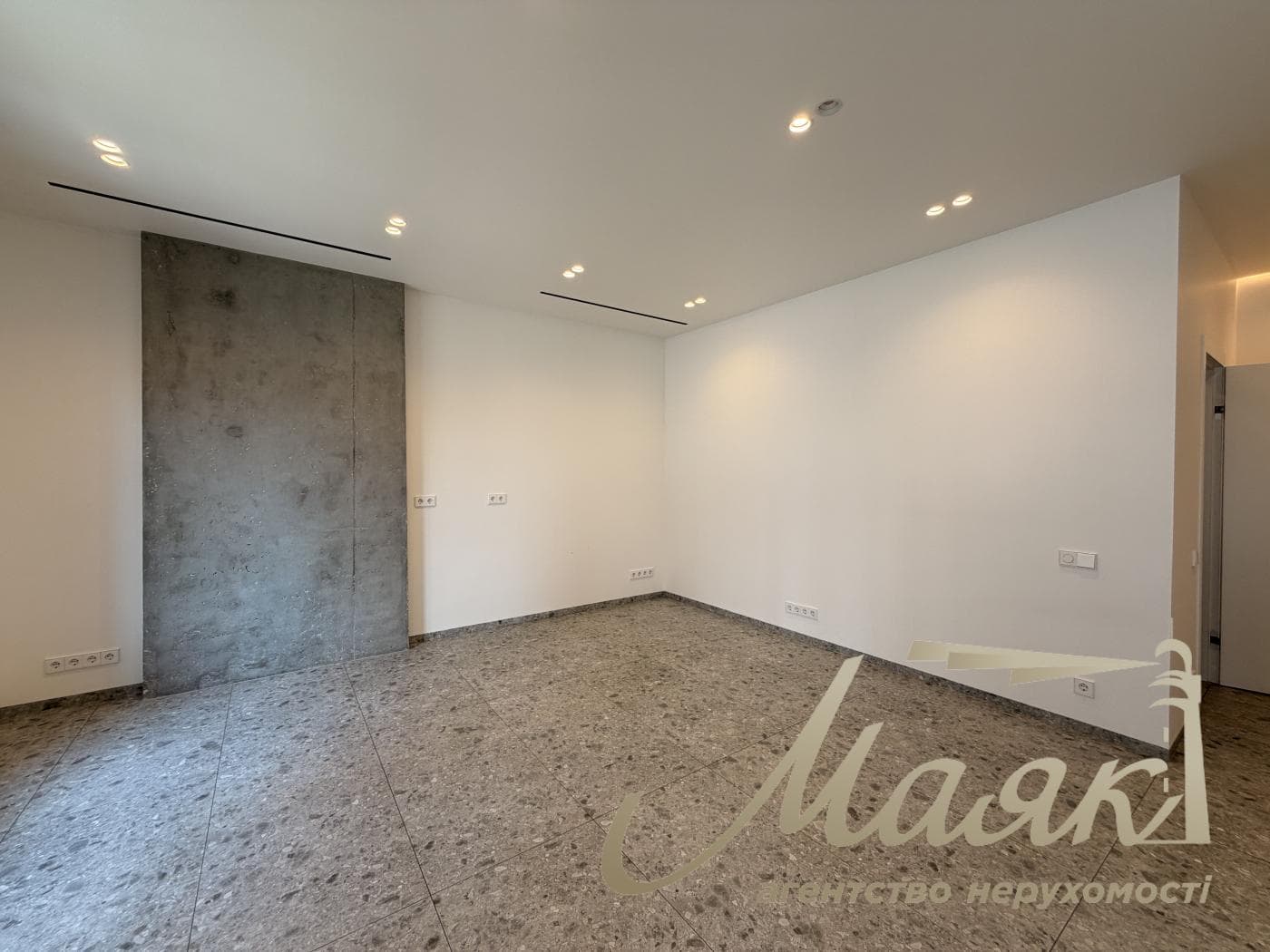 Space for rent (55 m²) in the Novopechnye Lipki residential complex, Dragomirova Street