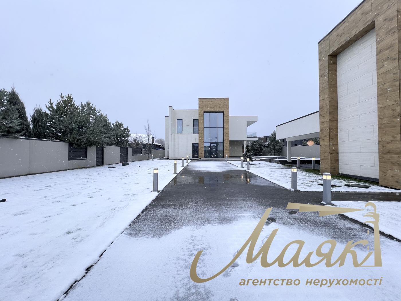 Оренда заміського будинку на Осокорках у котеджному містечку "Блакитна Лагуна"