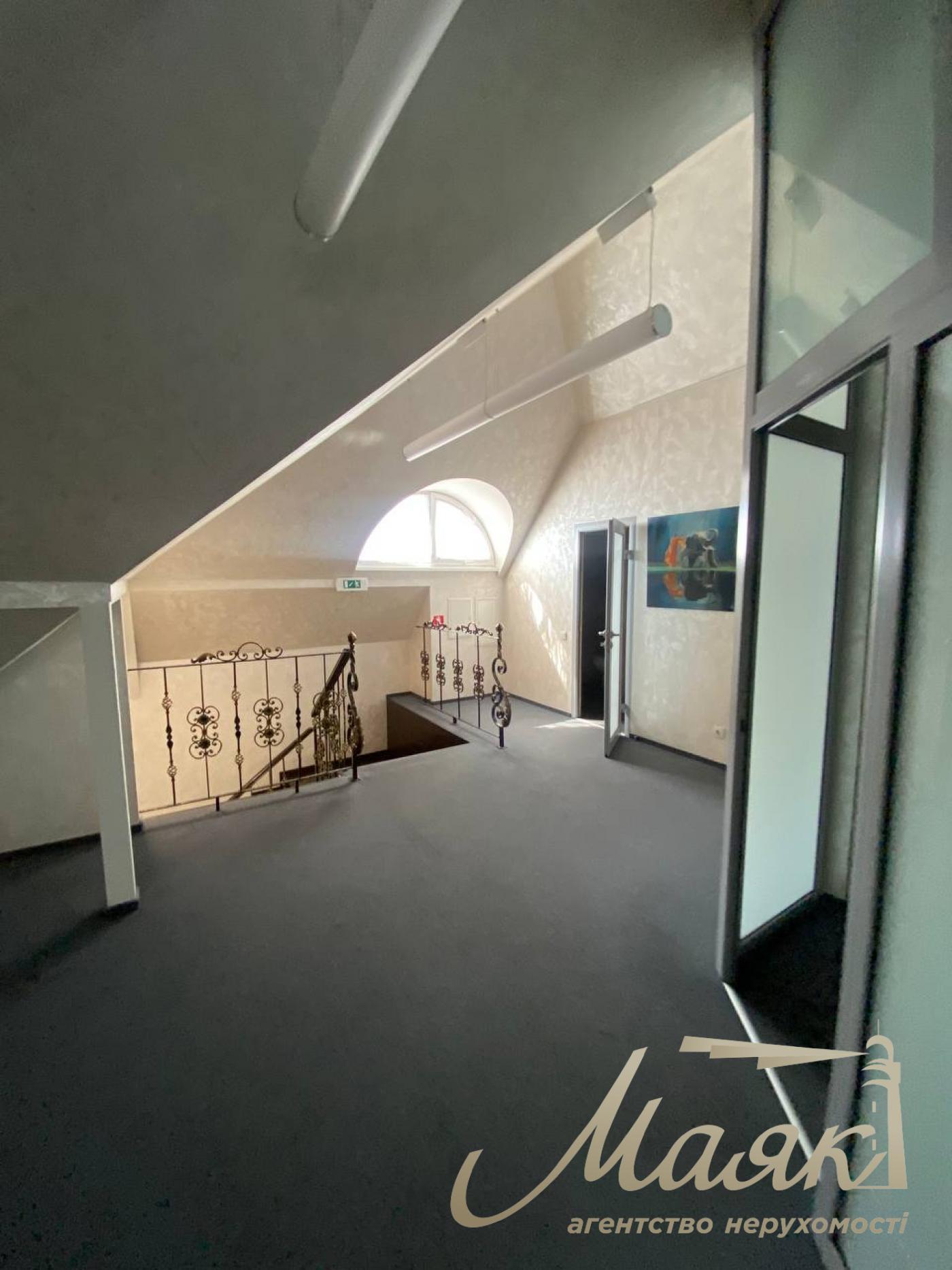 Rent commercial premises 500m2 in Pechersk