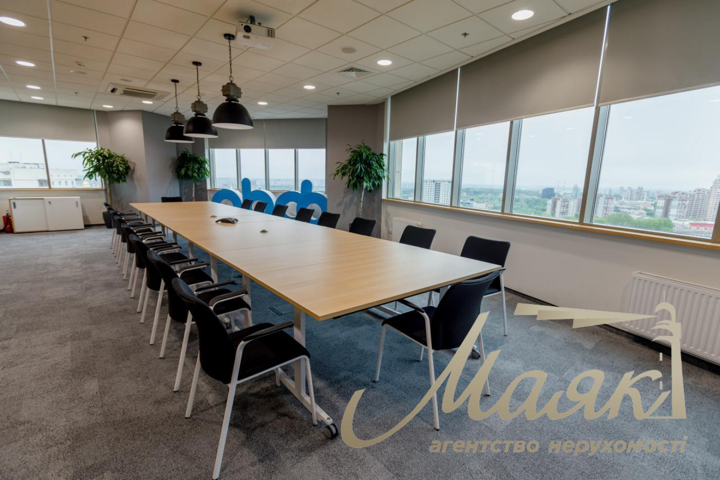 Rent 1194m2 in the Senator Business Center, Pechersky district.