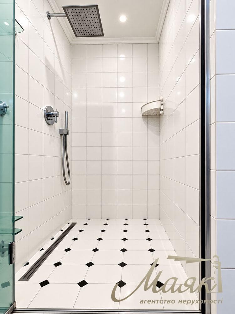 Rent a 64 m² designer 2-room apartment in the Dniprovskyi District