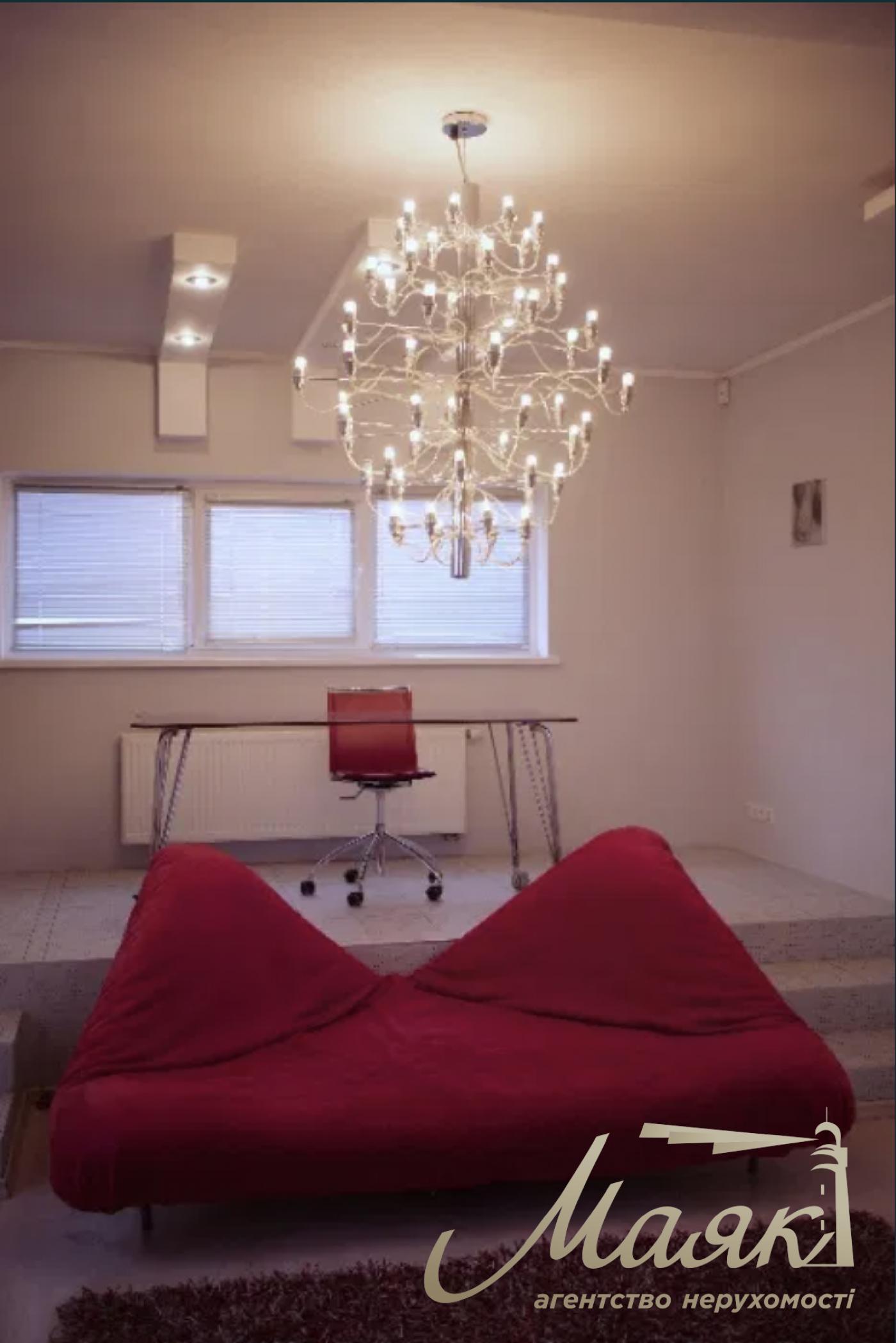 Продаж 2-х поверхового будинку 250 м², Хотів