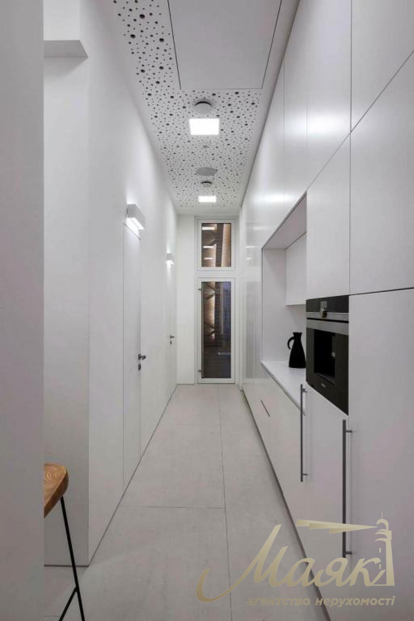 Продаж офісу з орендарем, вул. Тургенєвська