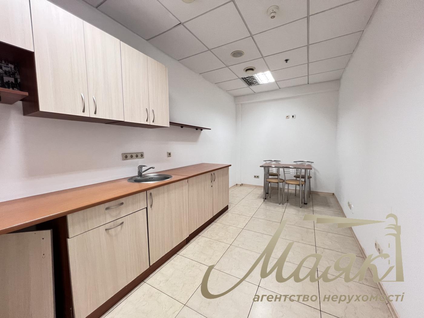 Оренда офісу 77 кв.м в БЦ Леонардо по вул. Богдана Хмельницького 52/17