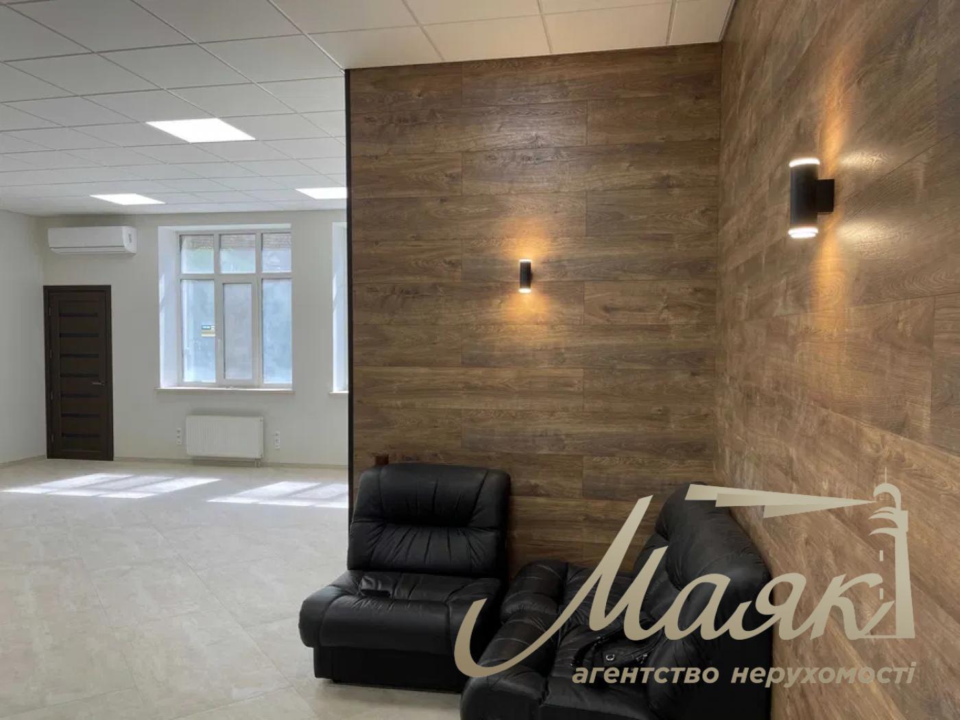 Аренда фасадного помещения 100м, ул. Щекавицкая