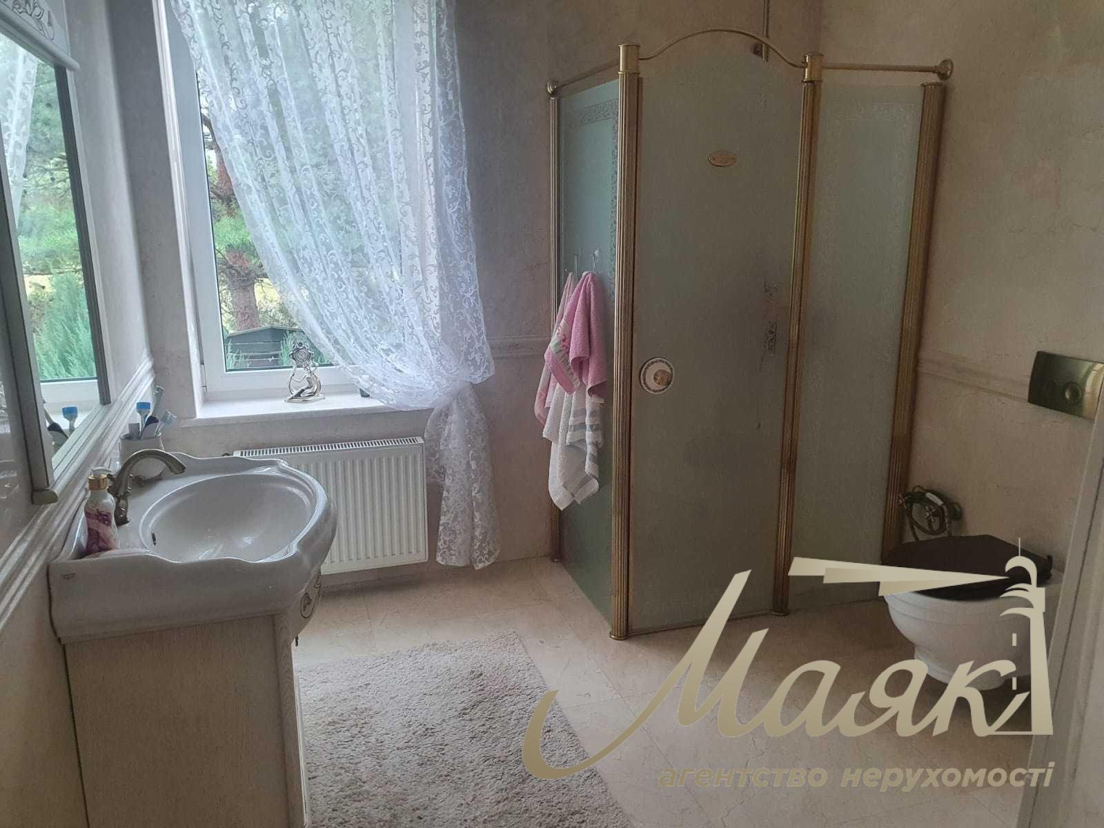 Продажа дома 630м2 с басейном в с.Лесники, Киево-Святошинский район,