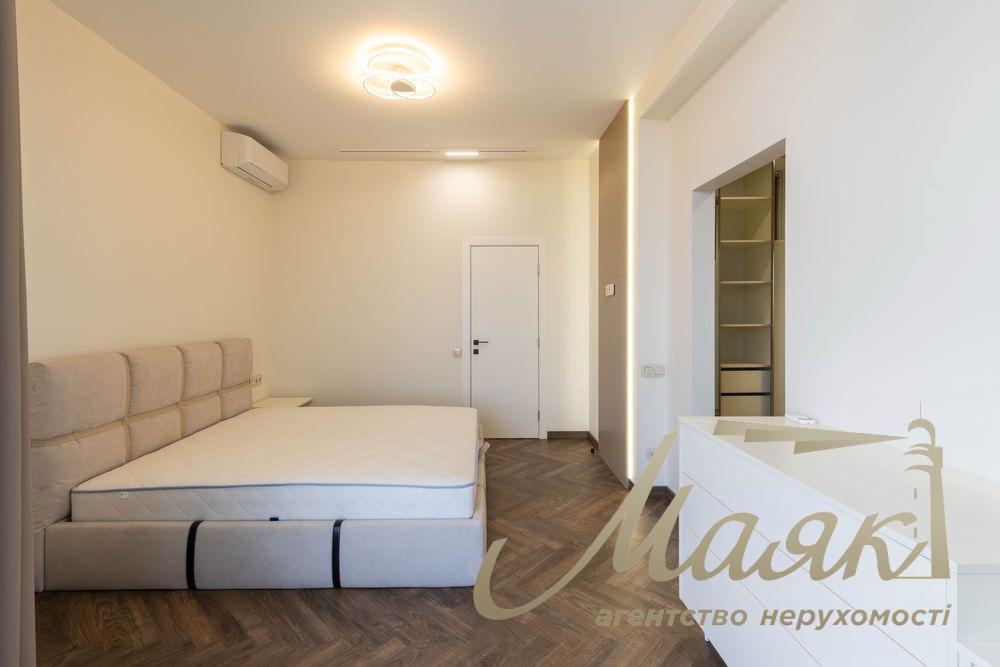 Rent two-storey penthouse with terrace in Pecherskaia
