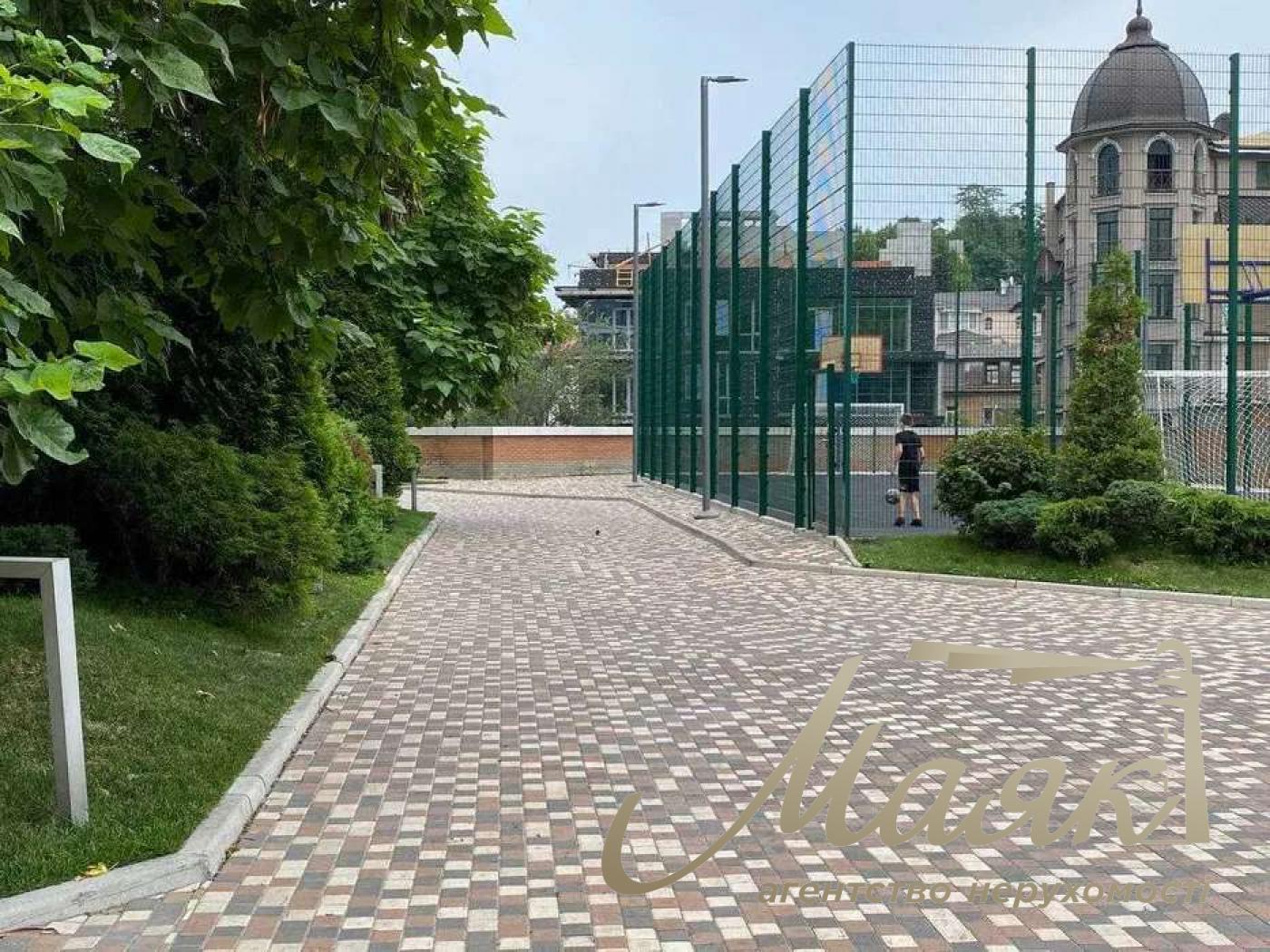 Sale of a penthouse in the residential complex "Pechersky", Bolsunovskaya Street, with two terraces