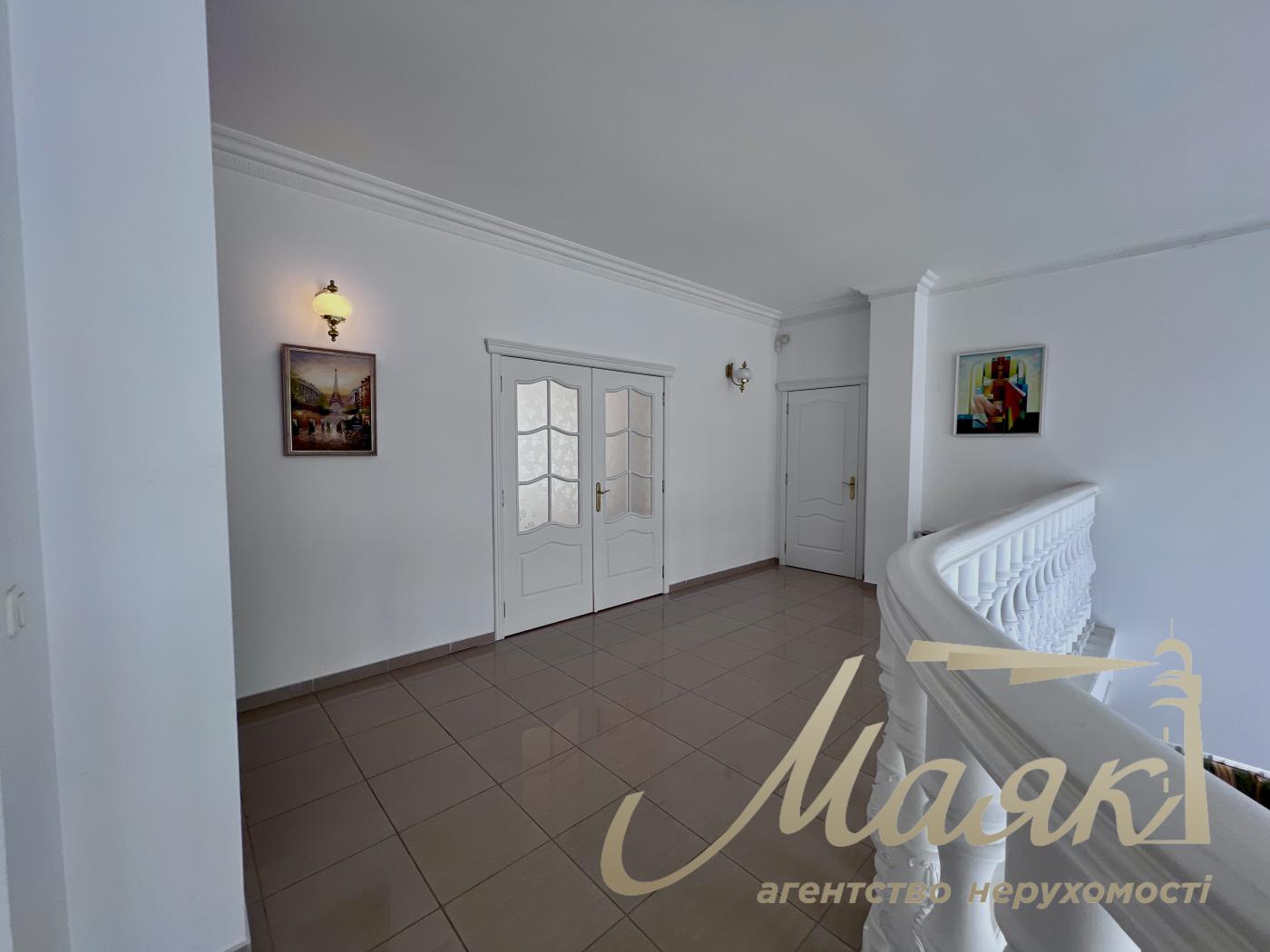 Rent 3-storey house 492,7m2, Lesniki