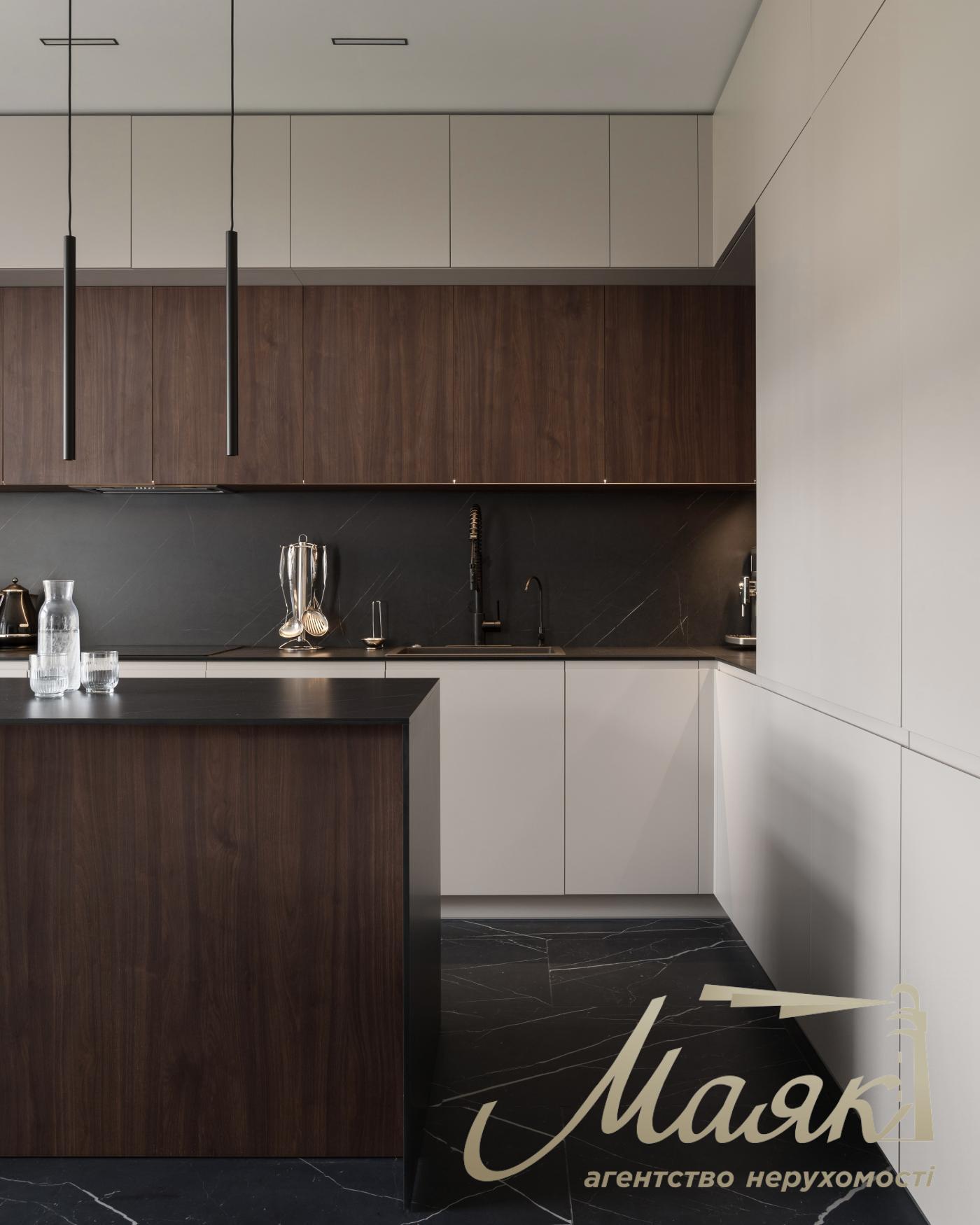 Sale of 2-storey townhouse 296m2, (3.5 hundredths) Kozin