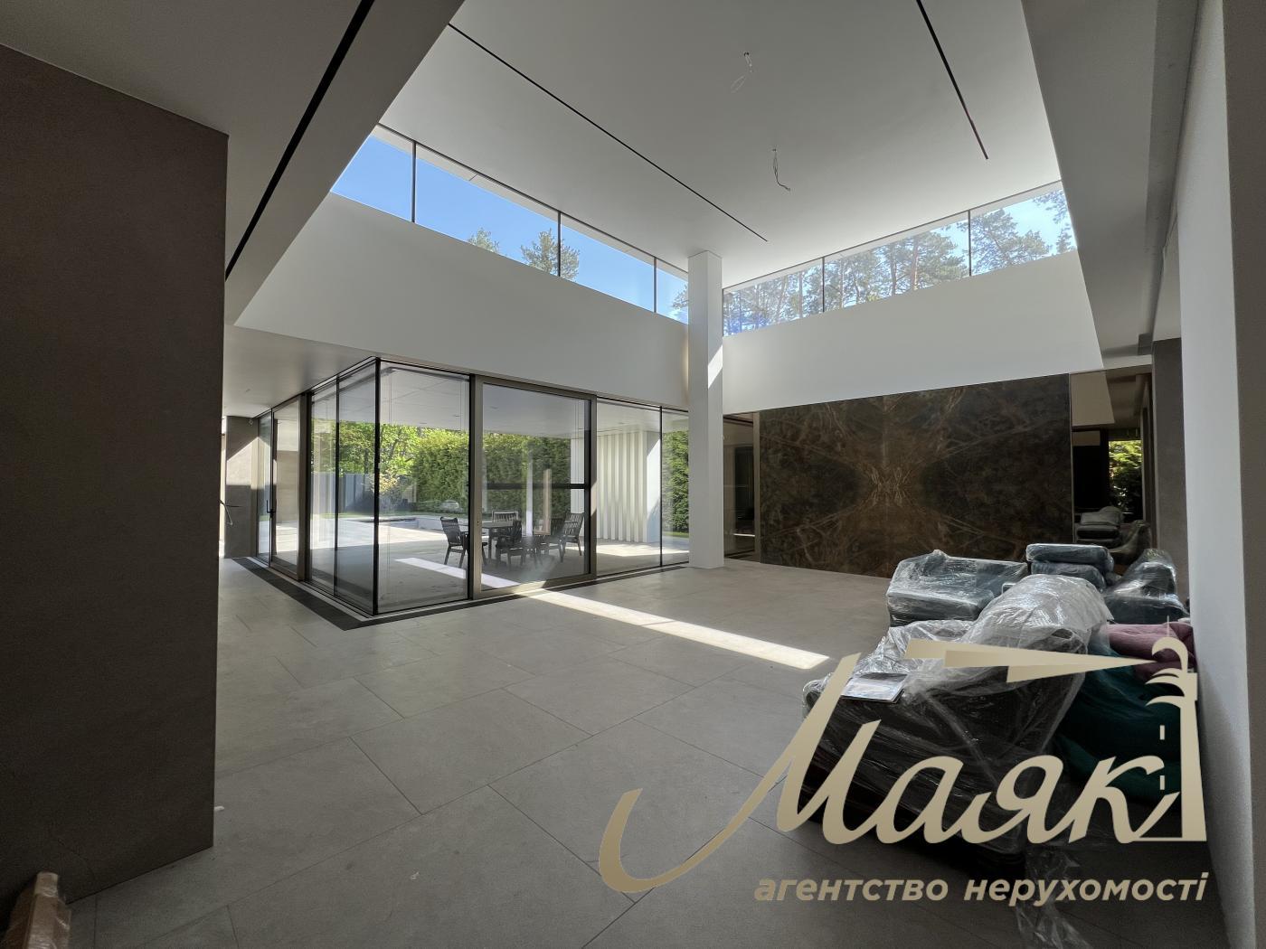 Продажа дома, 305 м2 с бассейном, участок 11 соток, Плюты