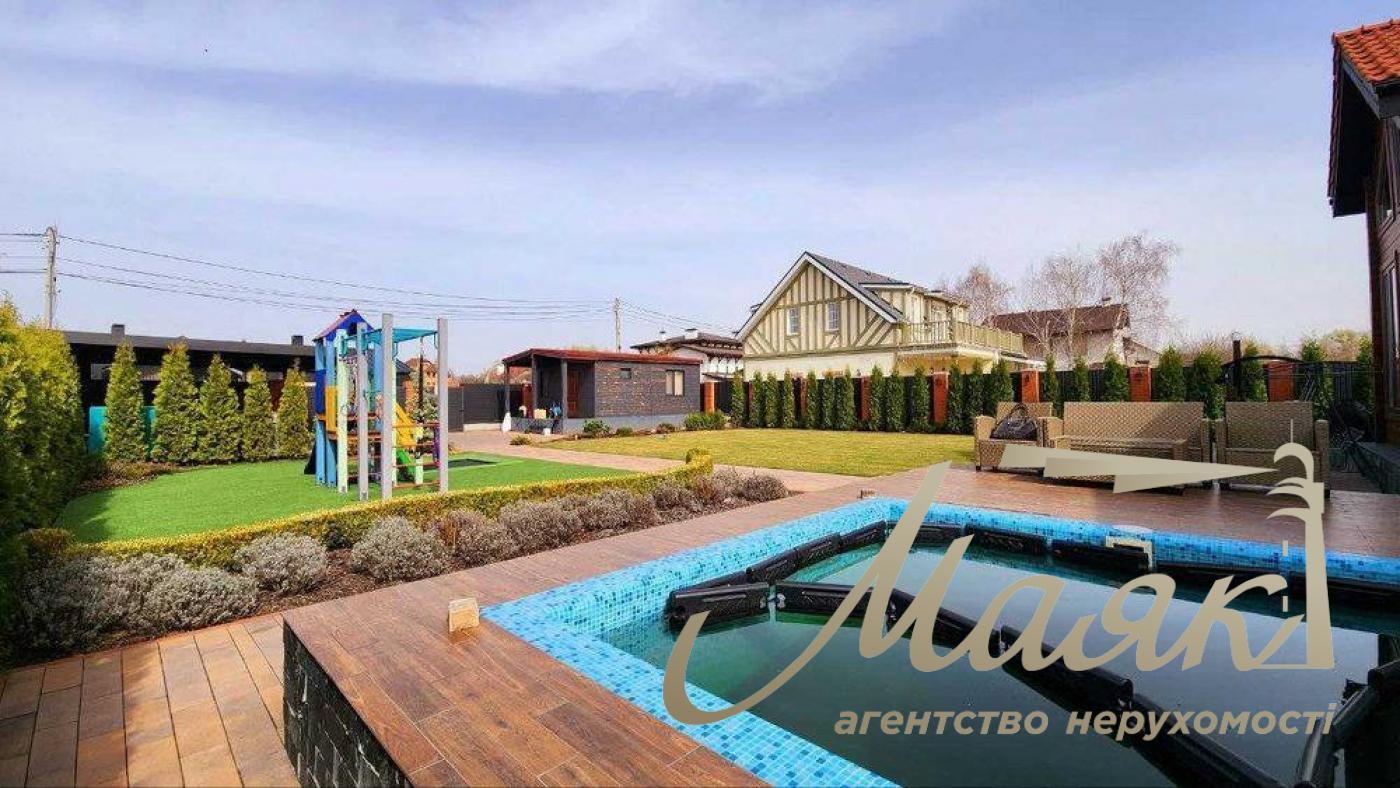Sale of a house 280m2 with a swimming pool in the village of Romankov, Kiev region, Kiev-Svyatoshinsky district.
