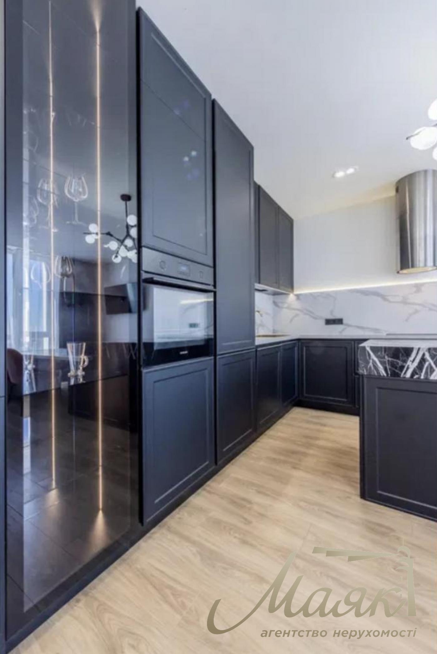 Продаж квартири 70 м² з дизайнерським ремонтом - ЖК "Новопечерська Вежа", вул. Бойчука 41Б