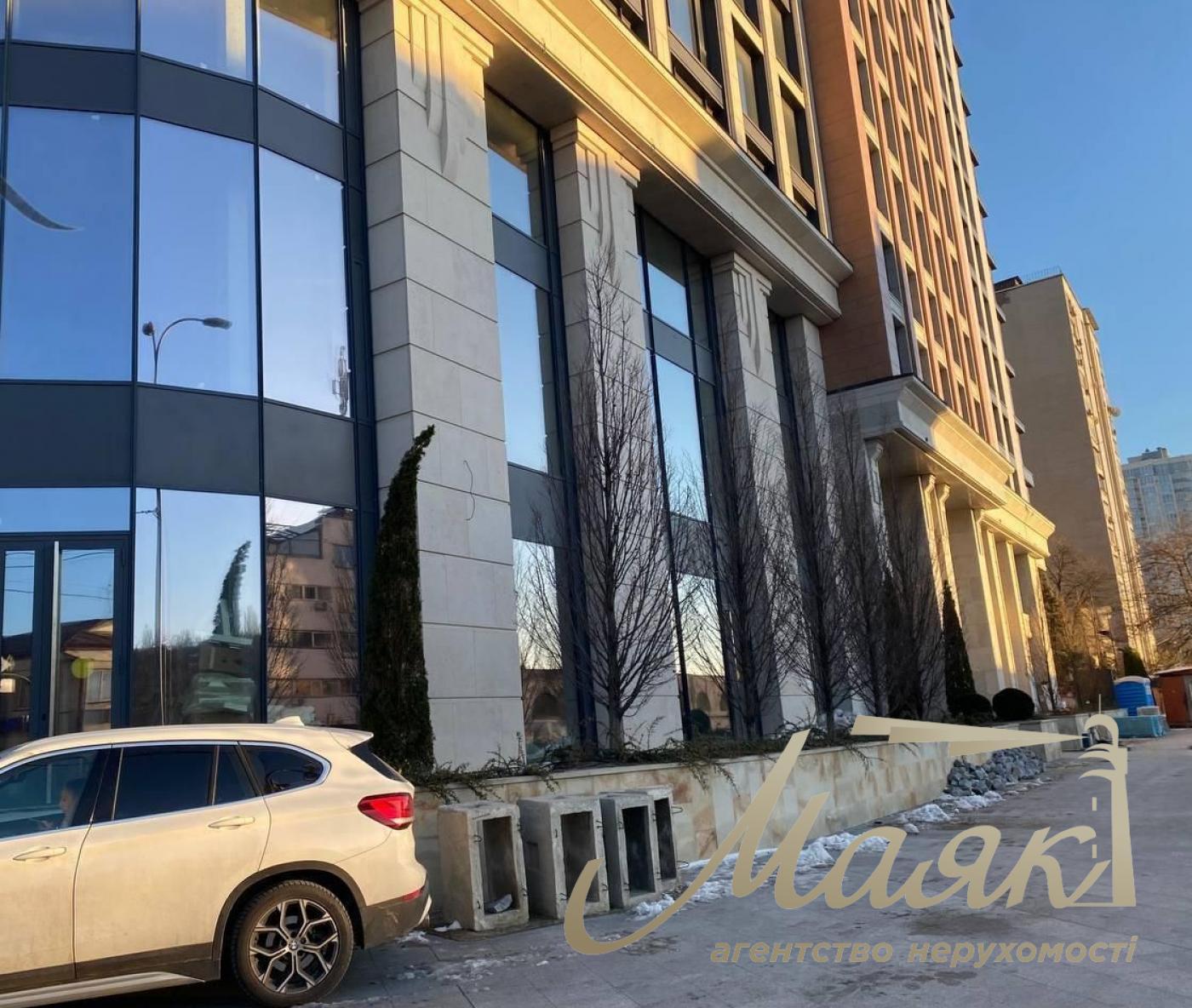 Аренда фасадного помещения 220м2 в ЖК Atlantic Residences Фасад Оренда