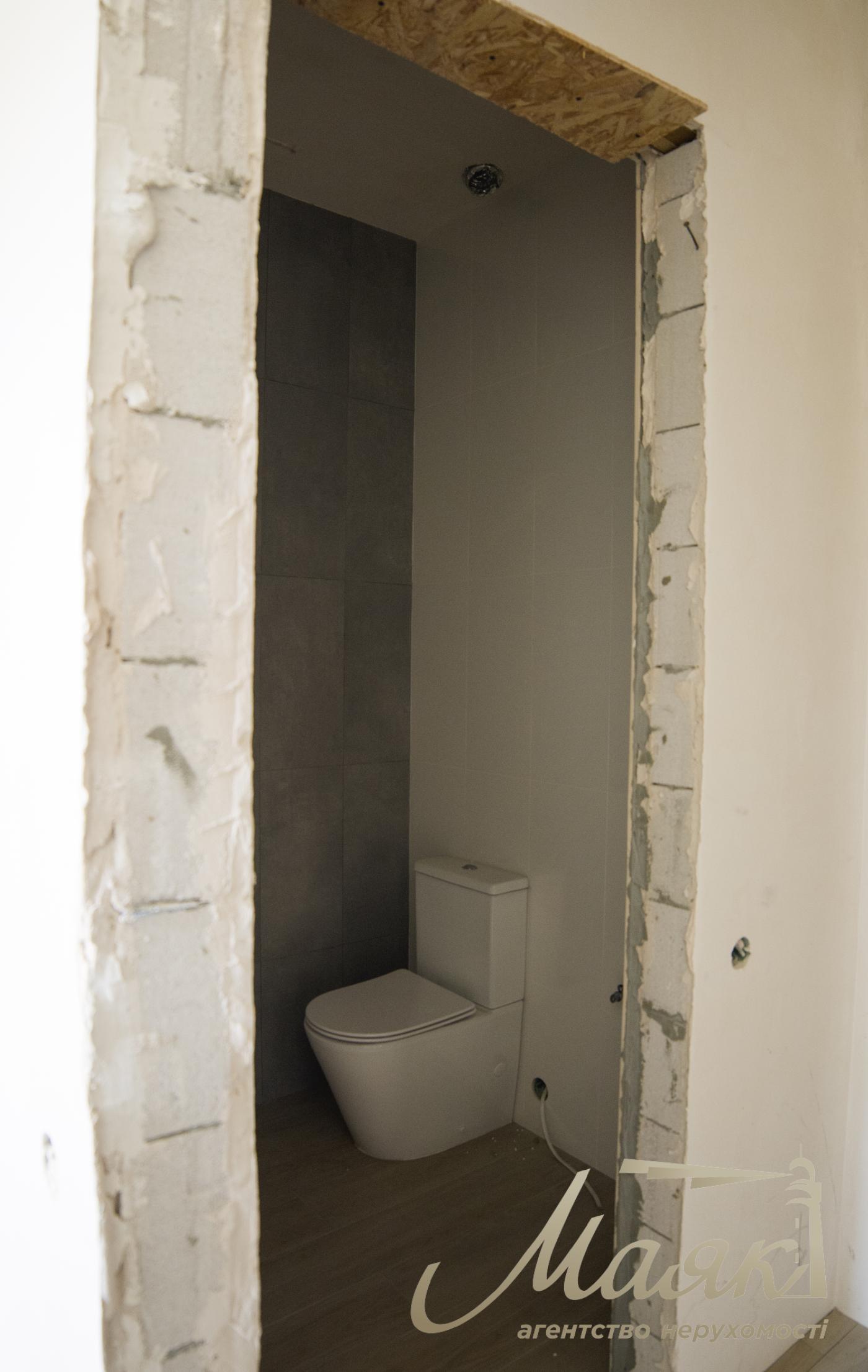 Продаж будинку з гаражем 365м2, ділянка 15 соток у КМ "ОБРІЙ - К" вул. Центральна, у с. Козин,