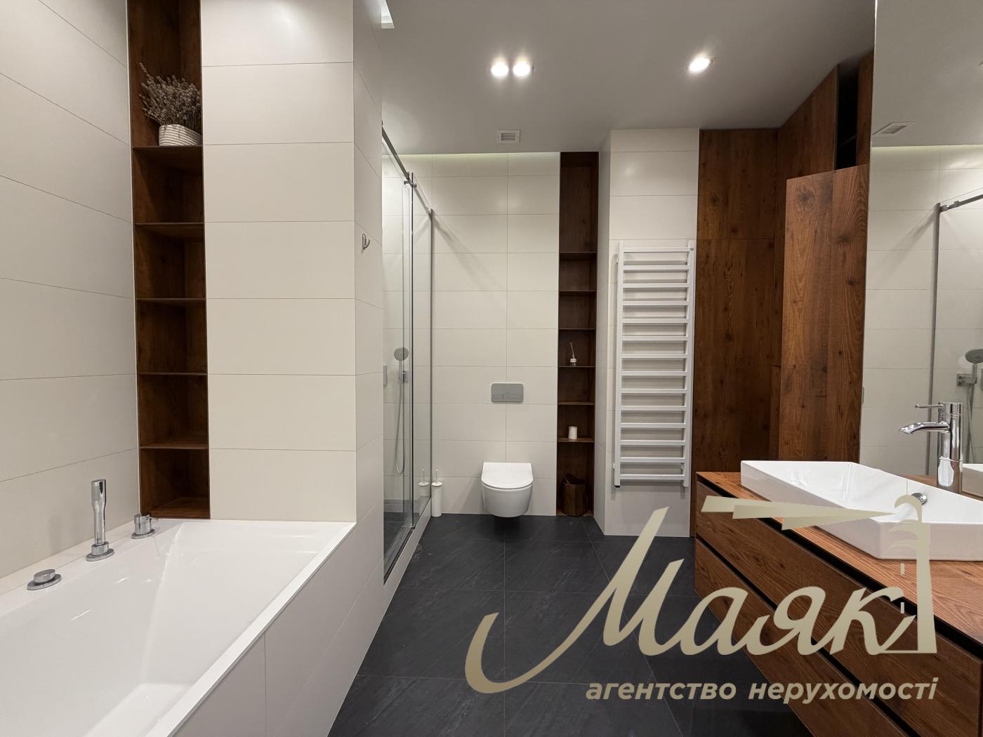 Оренда 3-х кімнатної квартири 130 кв.м. на вул.Преображенська 8Б