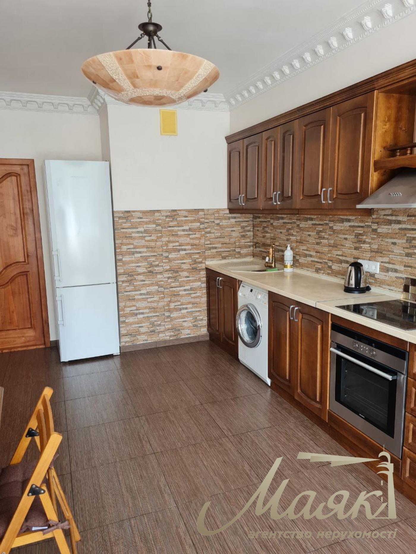 Rent 3-room apartment (140 sq. m.) Demievka, Saperno-Slobodskaya st. 22