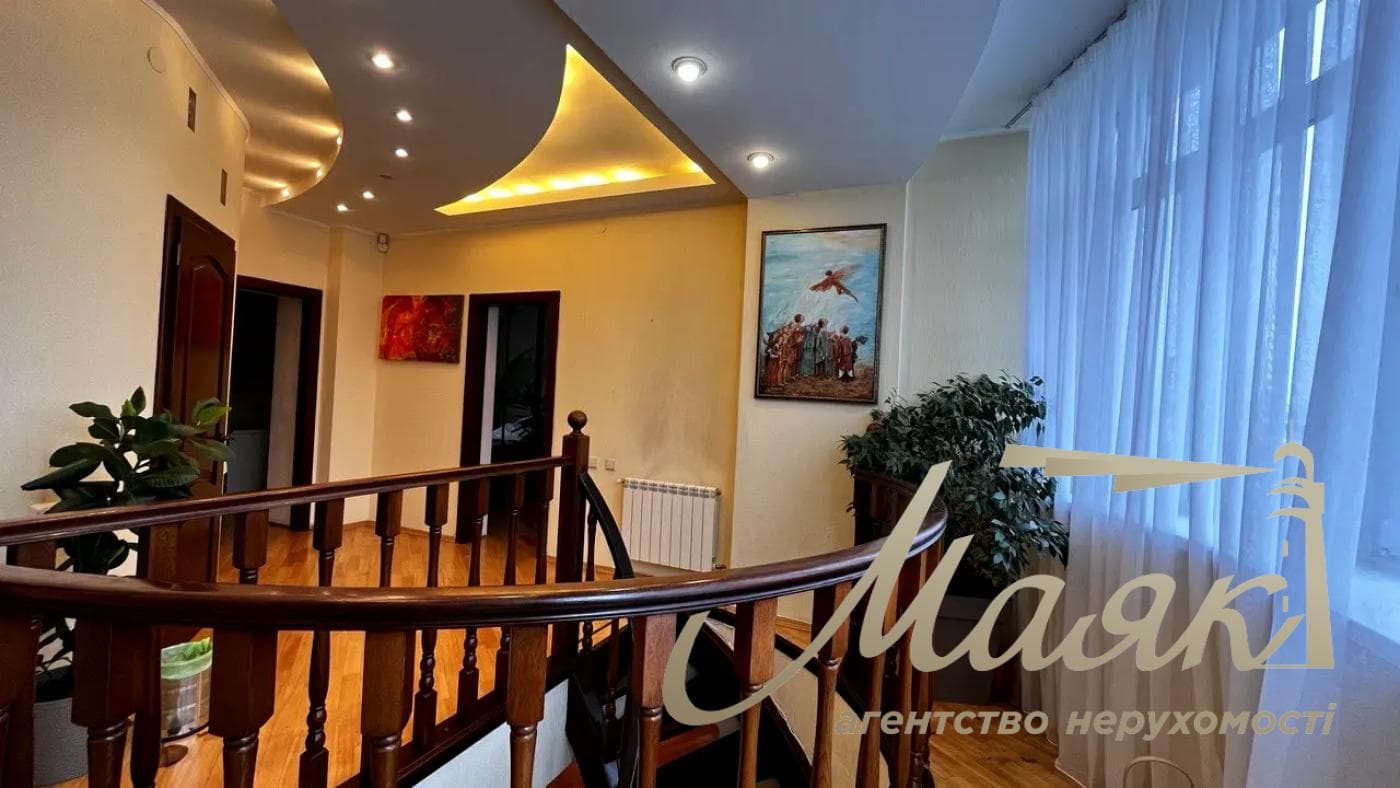 Оренда 4-кімнатної квартири на вул. Антоновича, 140, Центр.