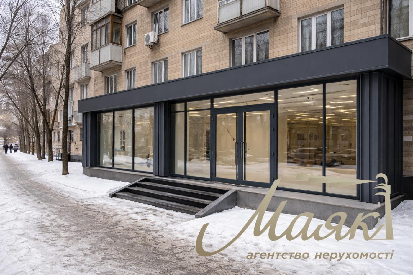 Закритий продаж фасадної комерційної нерухомості під інвестицію, Печерськ