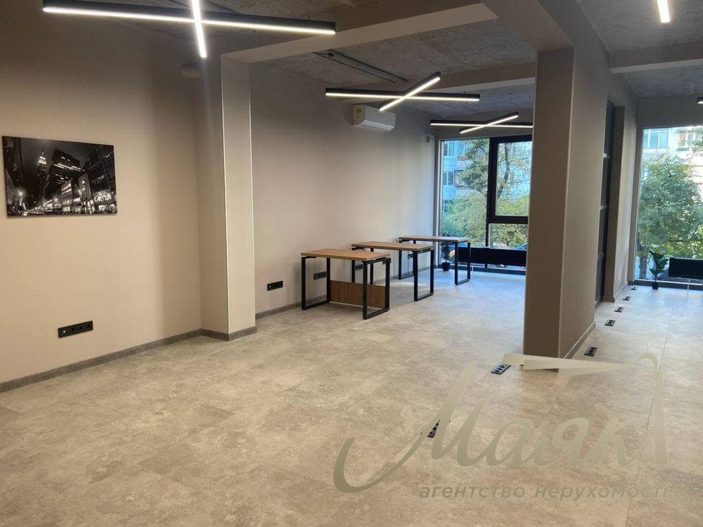 170 m² office space for rent in the Cardinal residential complex, Pechersky District.