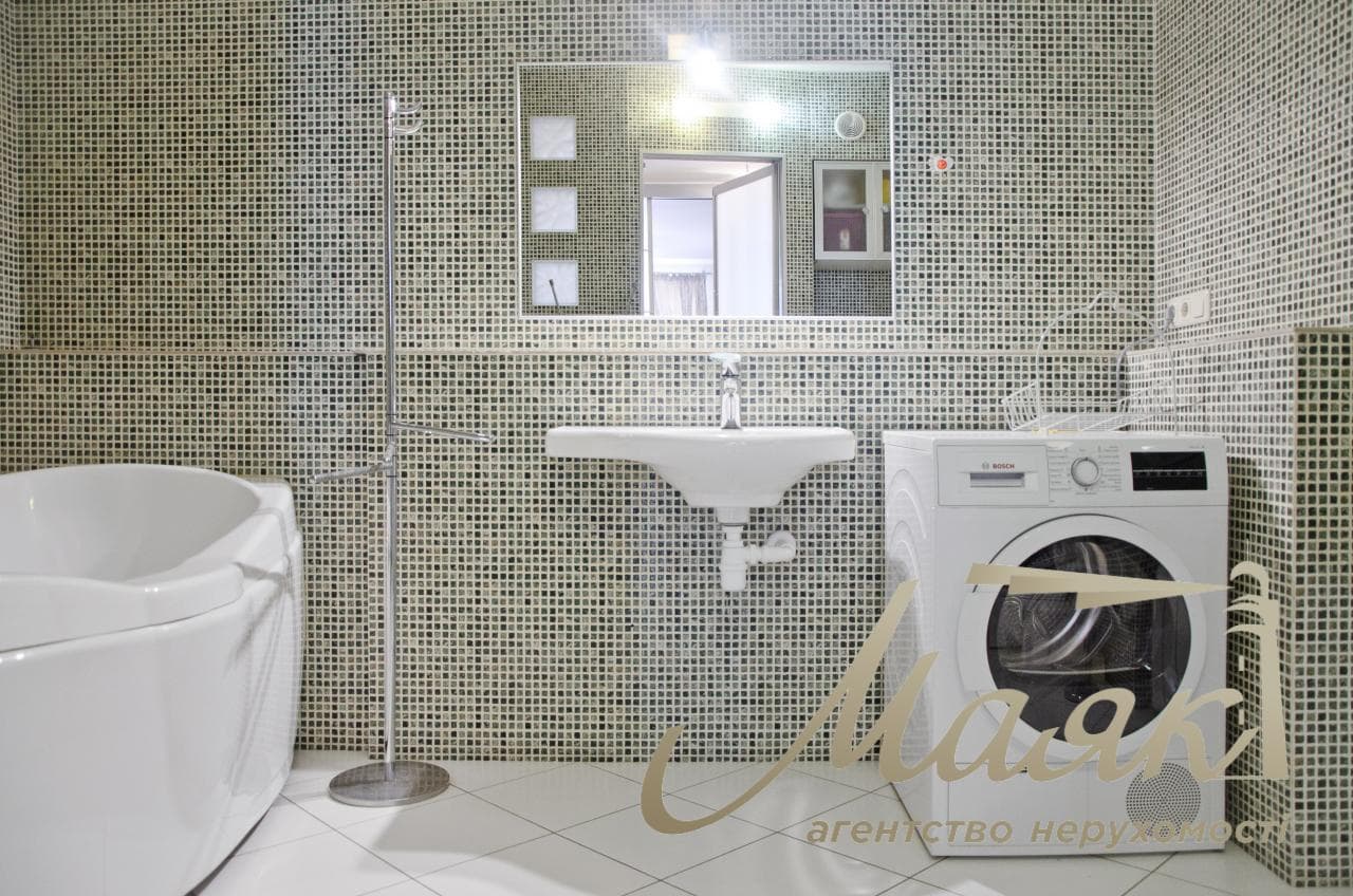 For sale 4-room apartment, Sofiyskaya Square