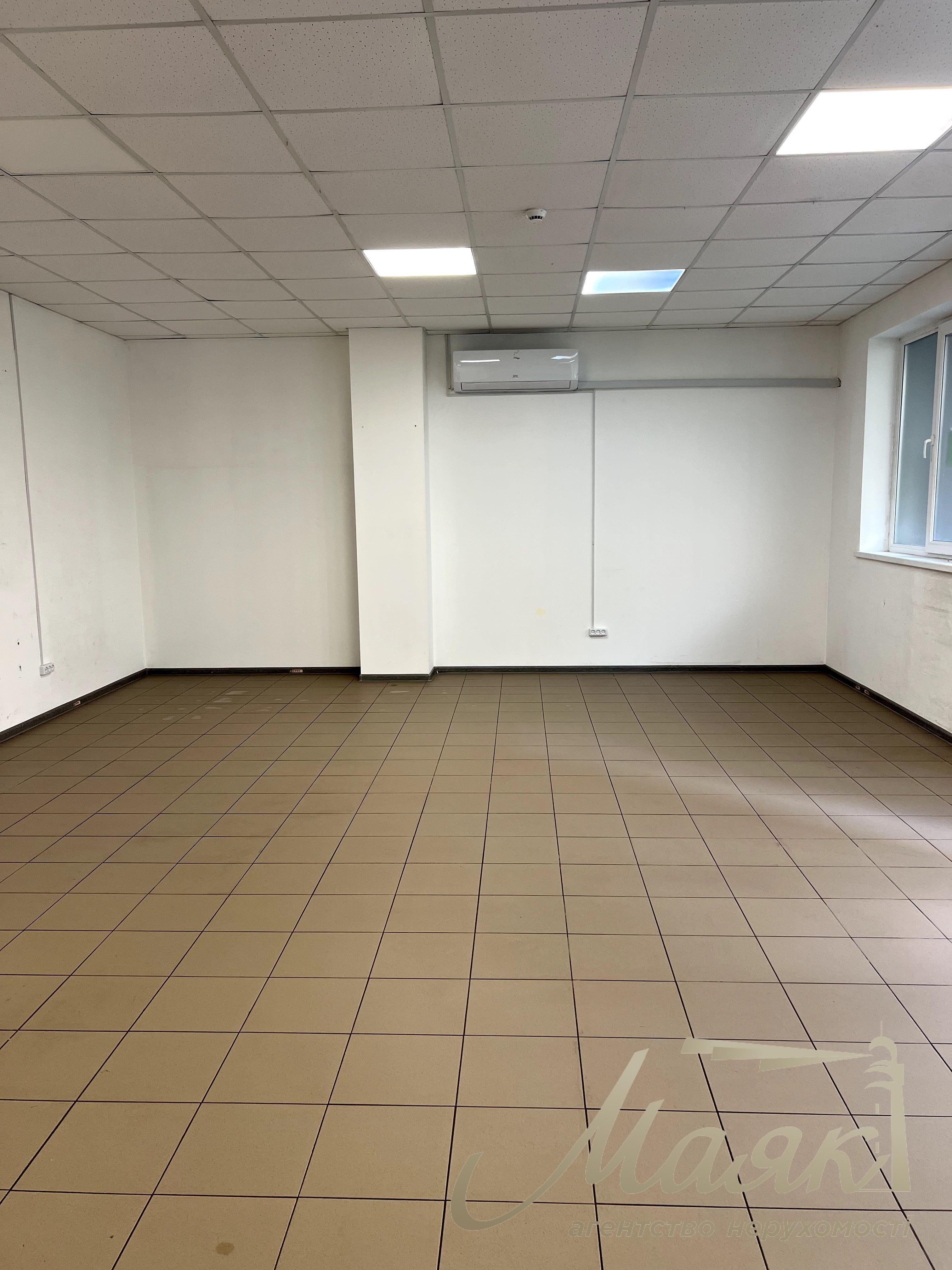 Оренда фасадного приміщення 77 м2 у ЖК Нивки Парк