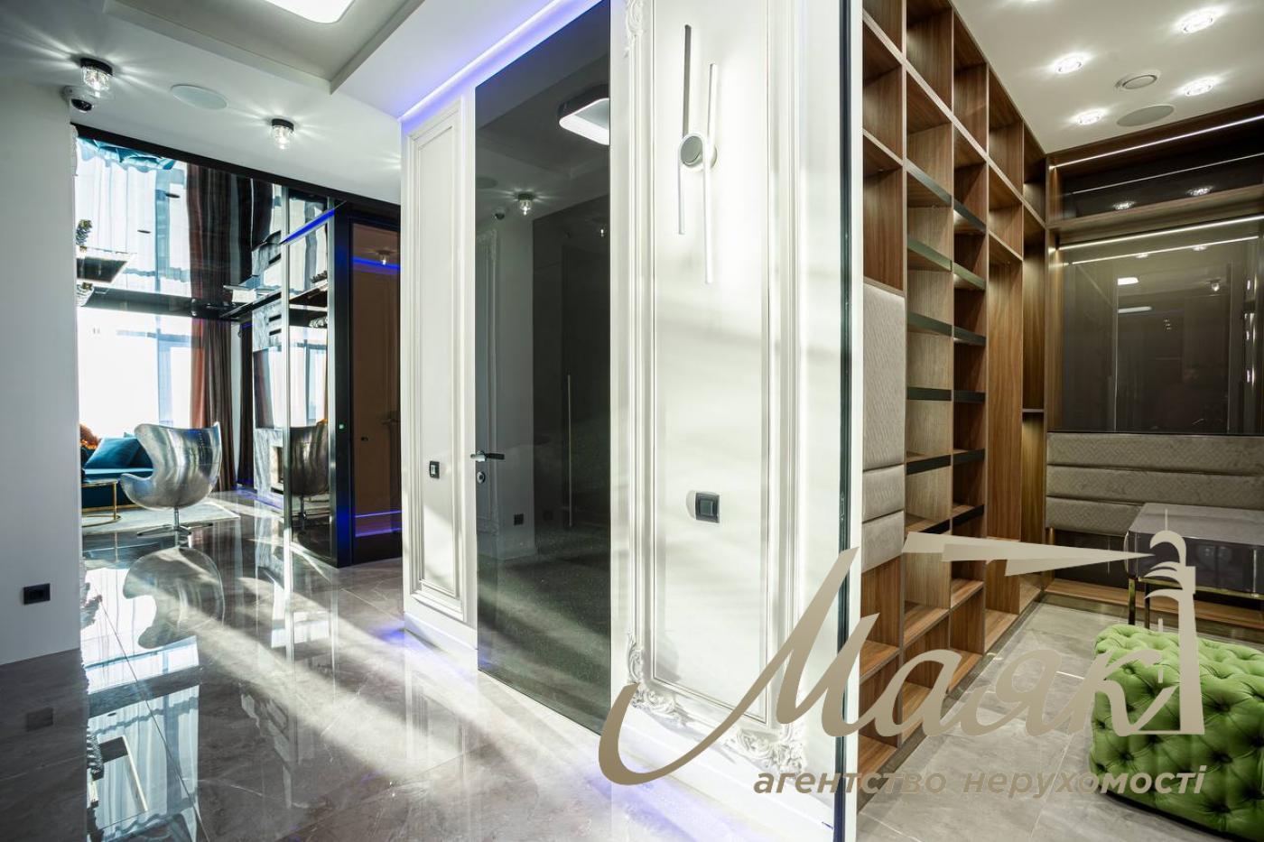 Продаж пентхауса 195 м² з терасою та дизайнерським ремонтом у ЖК Park Avenue VIP, Київ