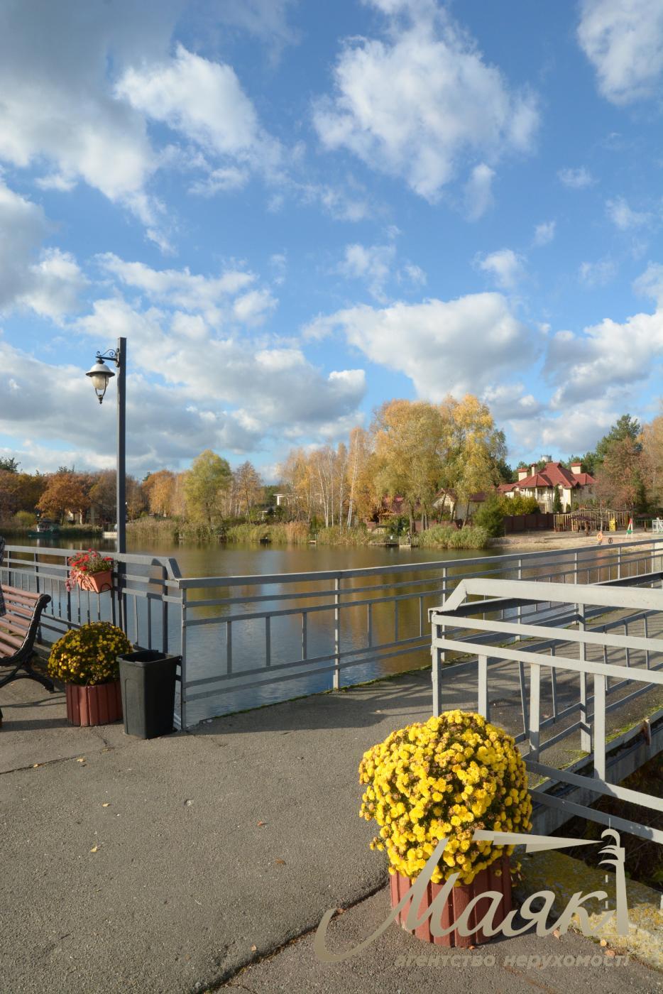 Продаж будинку з гаражем 365м2, ділянка 15 соток у КМ "ОБРІЙ - К" вул. Центральна, у с. Козин,