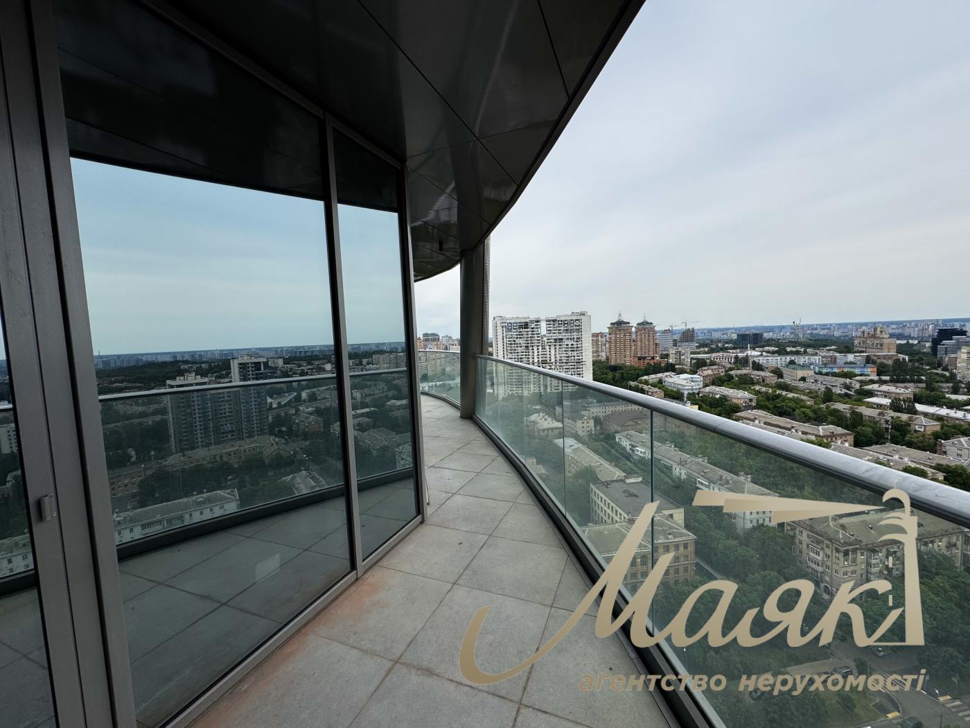 Продажа квартиры без ремонта 240 кв.м. в ЖК Taryan Towers