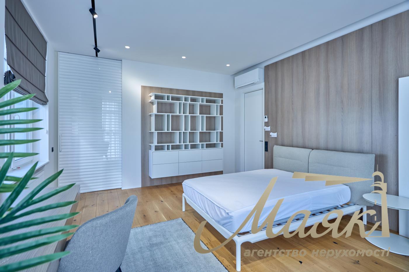 Rent 5-room apartment LCD Novopecherskie Lipki, Verkhoglyada street (Dragomirov)