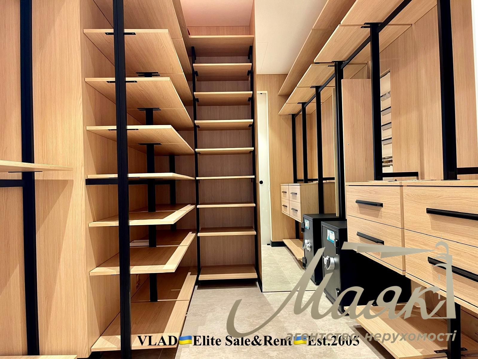 Продаж 4-кімнатної квартири 190м2 в ЖК "Новопечерські Липки" Адреса: вул. Верхогляда (Драгомирова) 15-А, Печерський район, Київ.