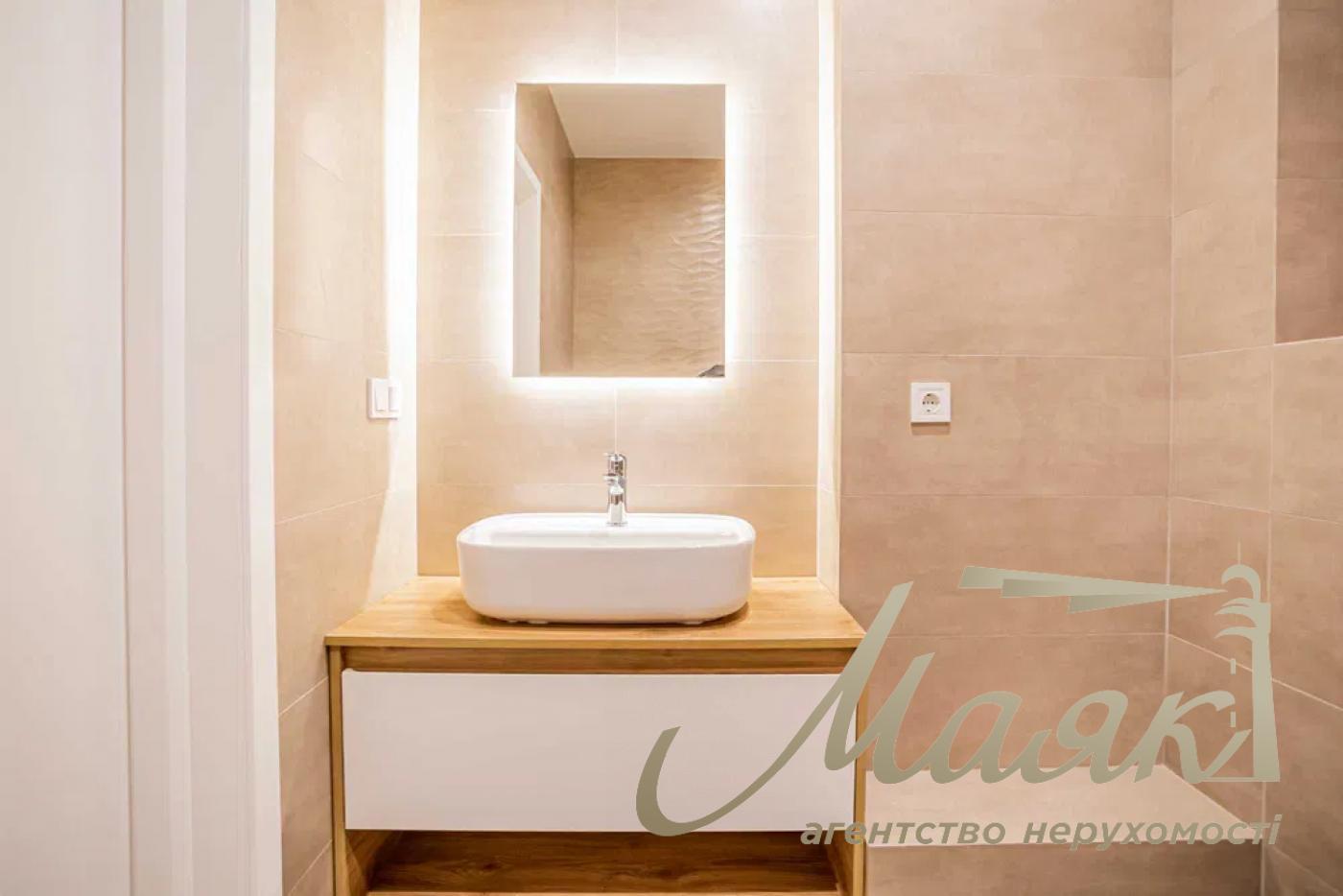 Sale of a 2-room apartment with a view, 70 m2 in the residential complex Novopecherska Vezha Pechersk Boychuka