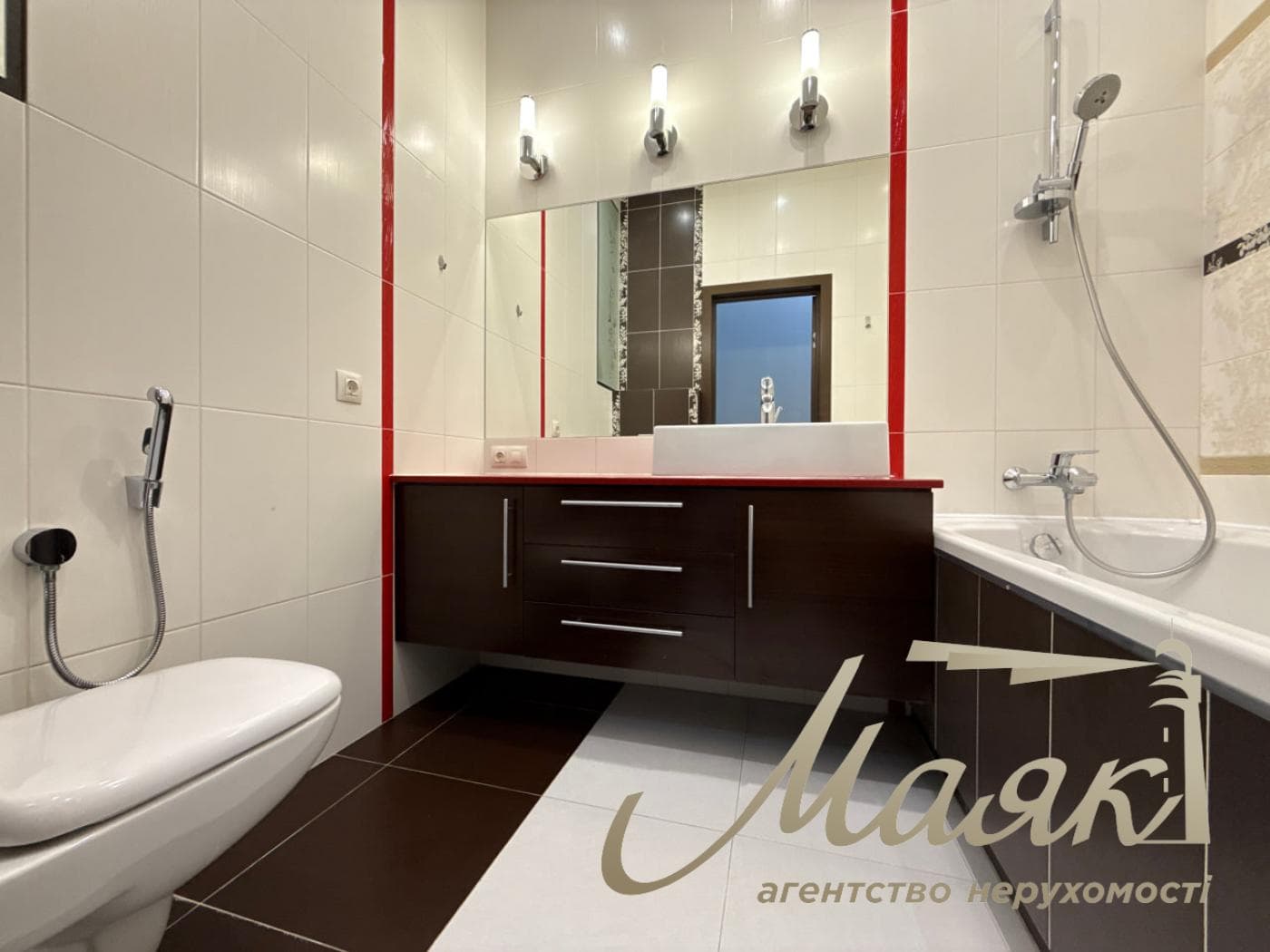 4-room apartment for rent in Pechersk, Novopecherskie Lipki residential complex, 9 Dragomirova St.