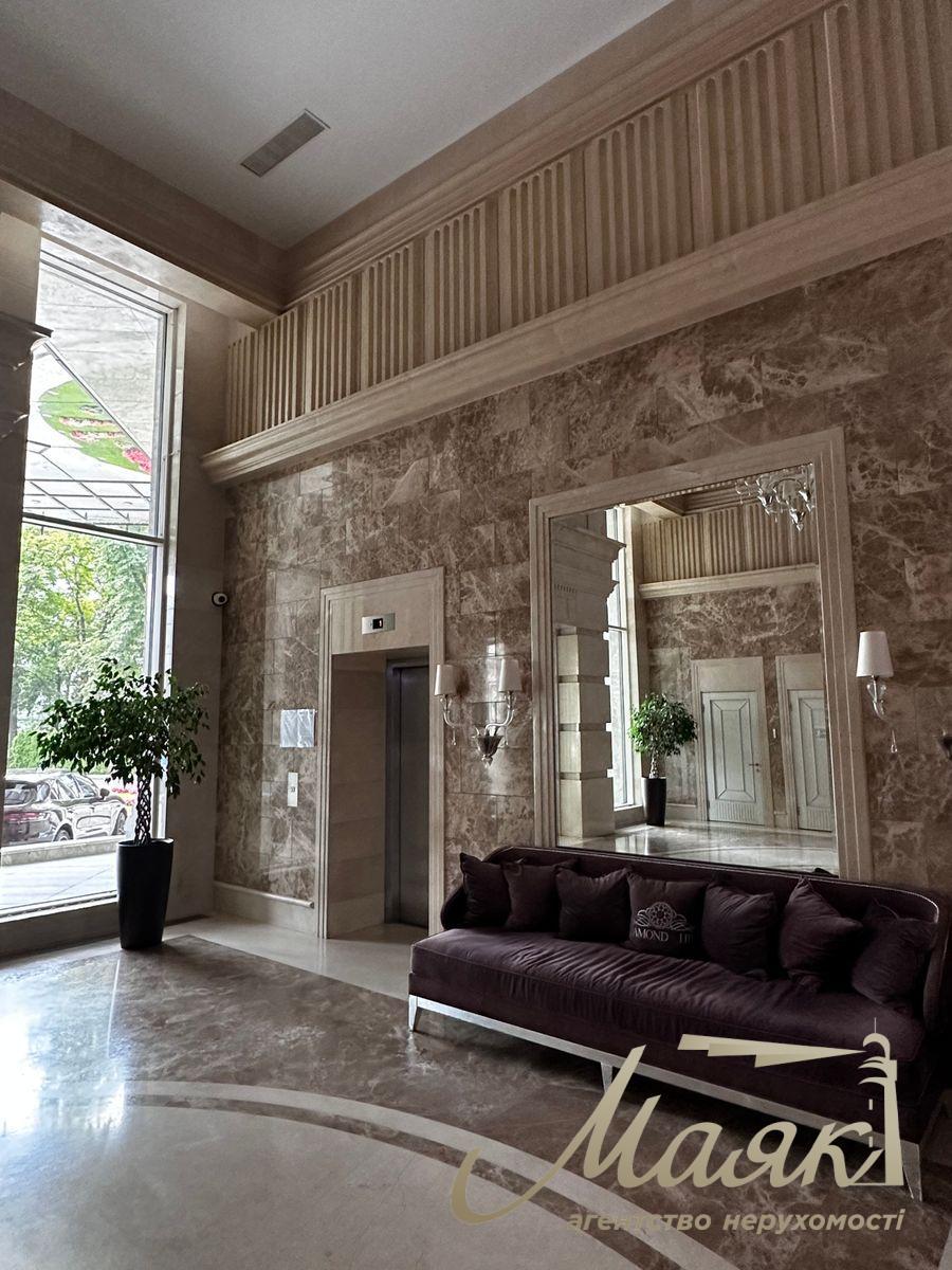 Sale of 4-room apartment in the Diamond Hall residential complex, Ivana Mazepy st., Arsenalnaya