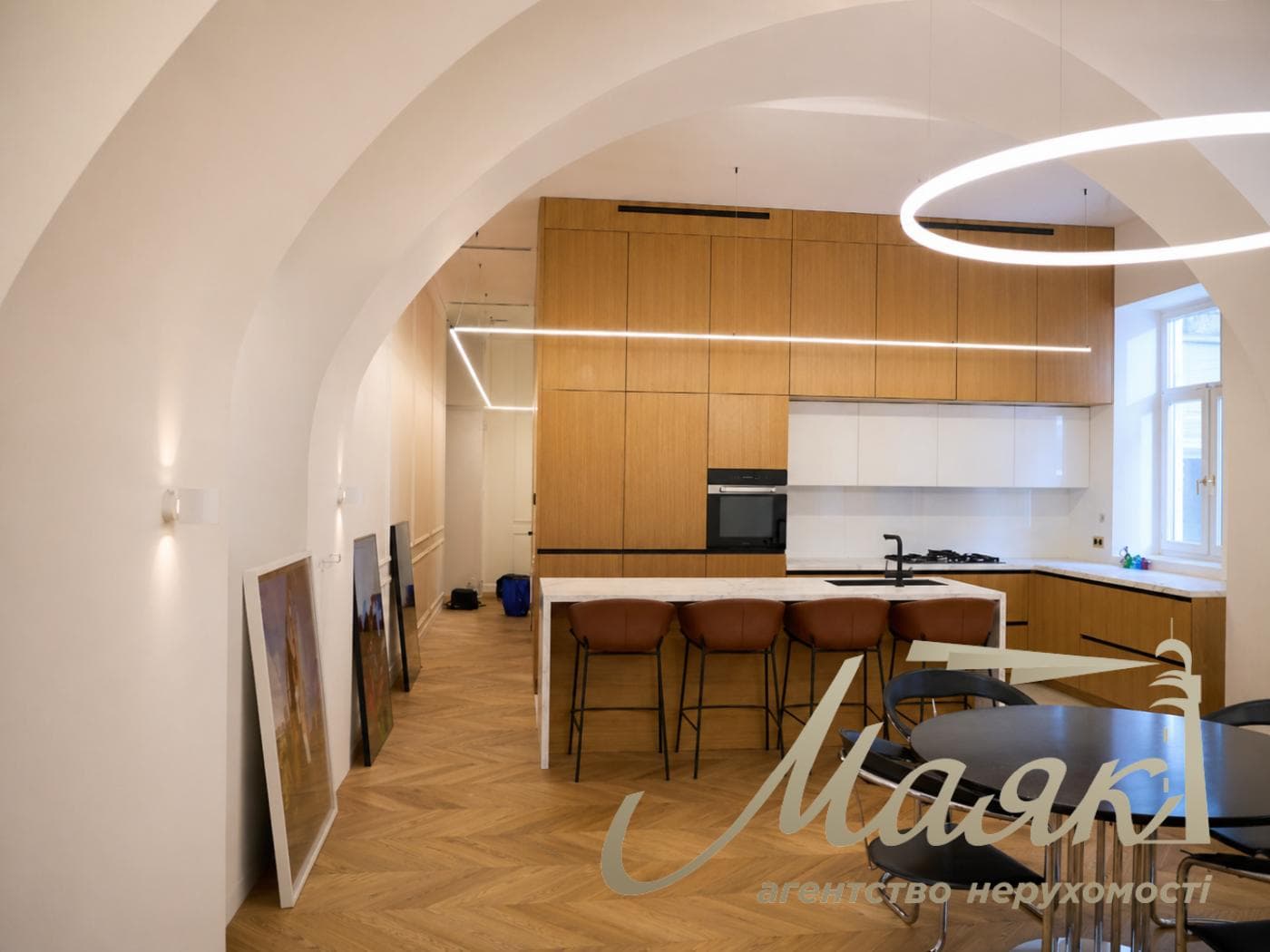Rent 4-room apartment, stm. University, Ivan Franka str., 42, Center, Kiev