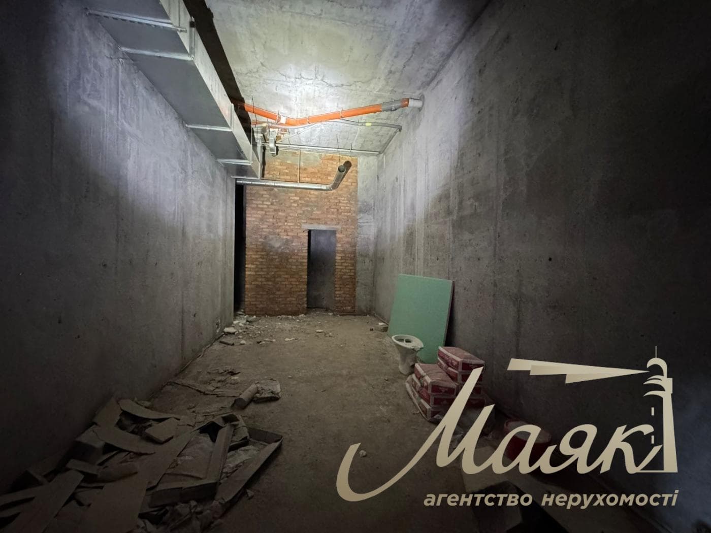 Commercial rent 62m2, Nizhniy Val, Podil
