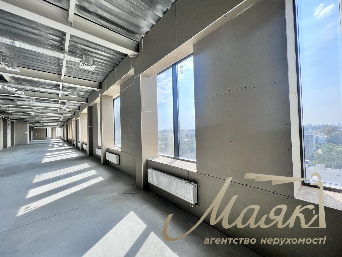 Аренда офисного помещения 1000м2, БЦ Нивки Сити