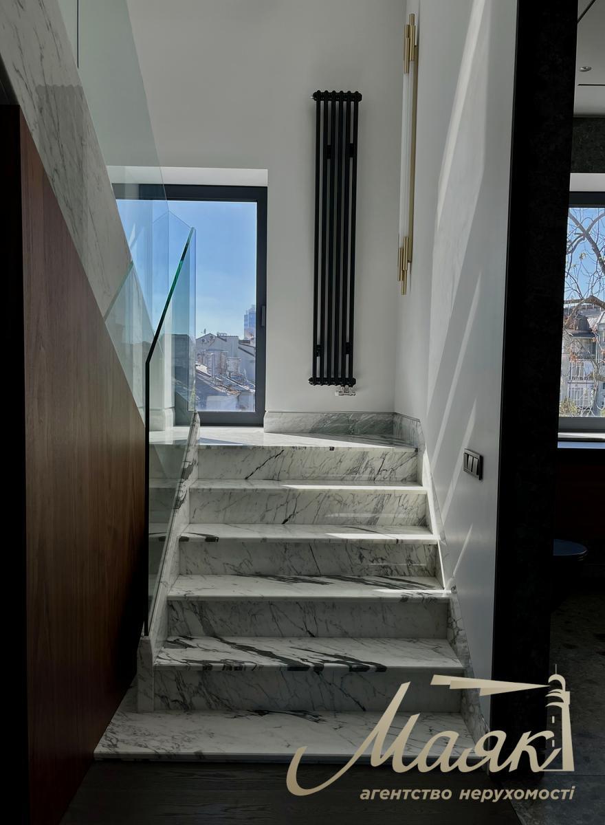 Продаж квартири 274 м² з дизайнерським ремонтом Київ