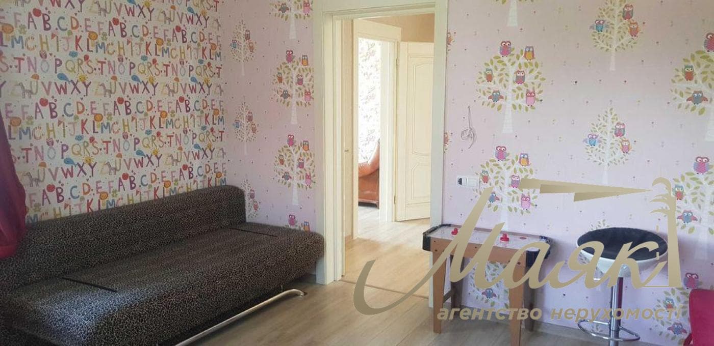 Оренда двоповерхового будинку площею 240,8 м² у Козині/Конча-Заспі, біля річки Козинка, Київська область, Обухівський напрямок.