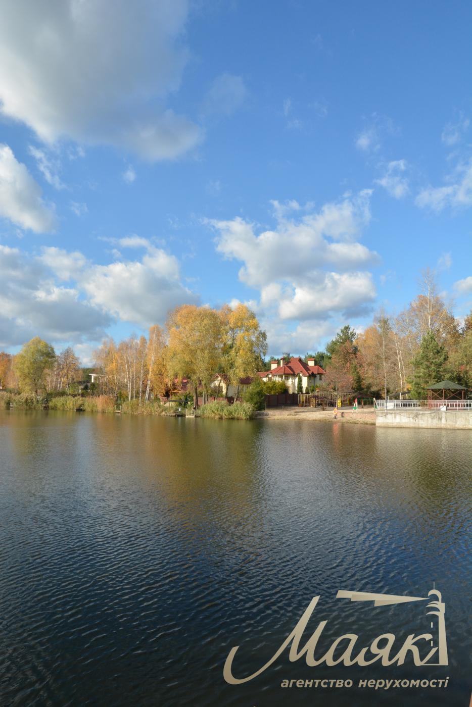 Продаж будинку з гаражем 365м2, ділянка 15 соток у КМ "ОБРІЙ - К" вул. Центральна, у с. Козин,