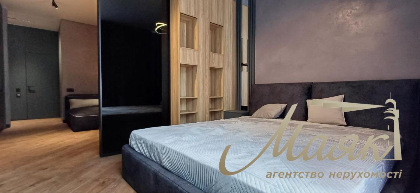 Sale of 1-room apartment 46 m2 with a terrace in the residential complex Delmar, Dragomirova st.