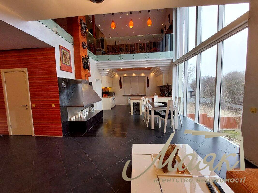 Оренда 2х-поверхового будинку 250 м² Голосіївський район, Чапаєвка/Віта-Литовська, Київ.