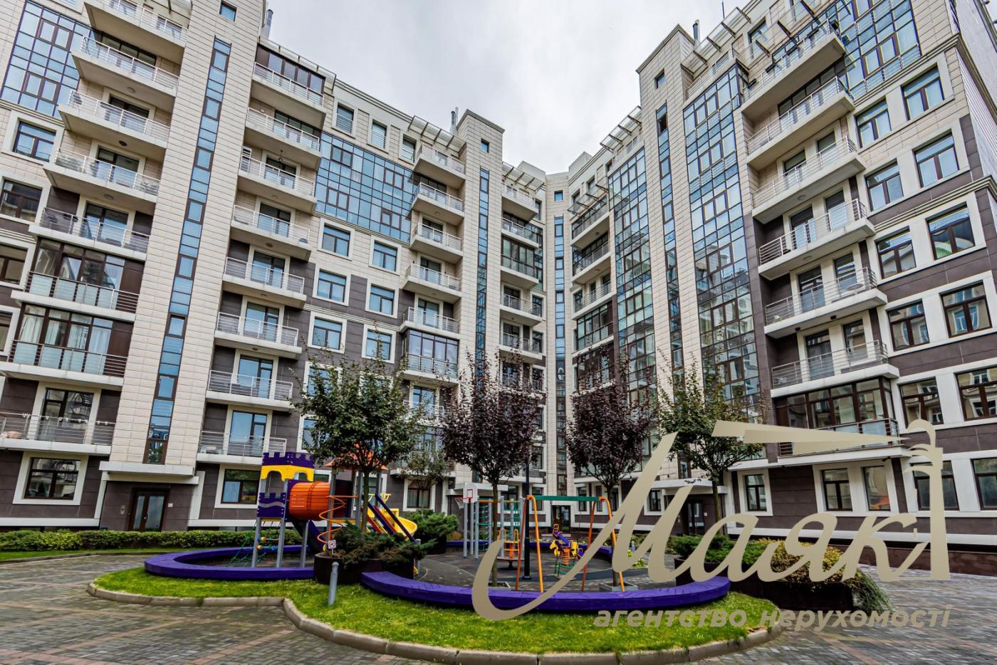 Sale 4k apartment with parking place in LCD Zverinetskyi, Pechersk, Kiev