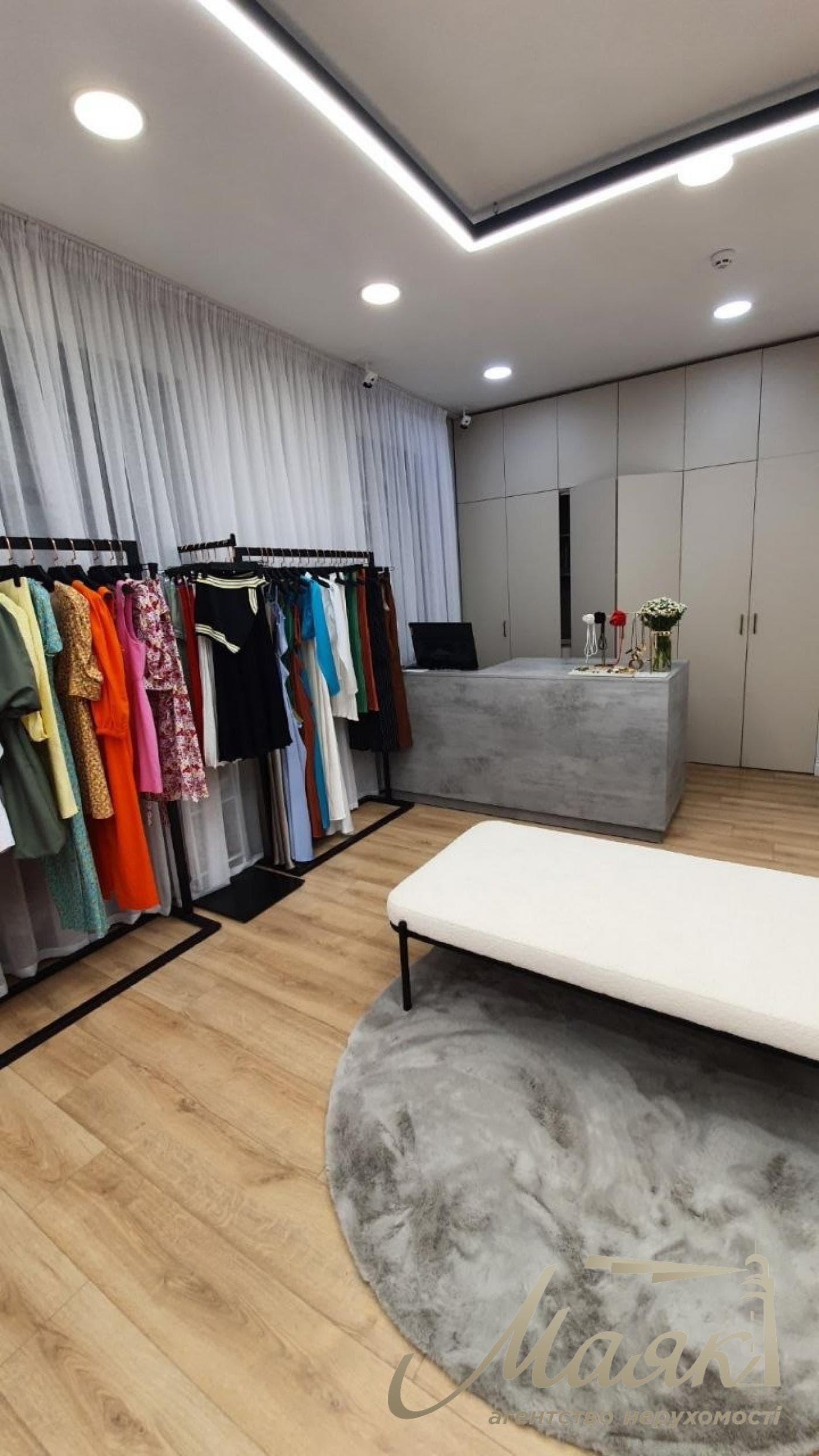 63 square meters of street-front space for rent on Pavlo Skoropadskyi Street (Lva Tolstogo Street), Downtown,