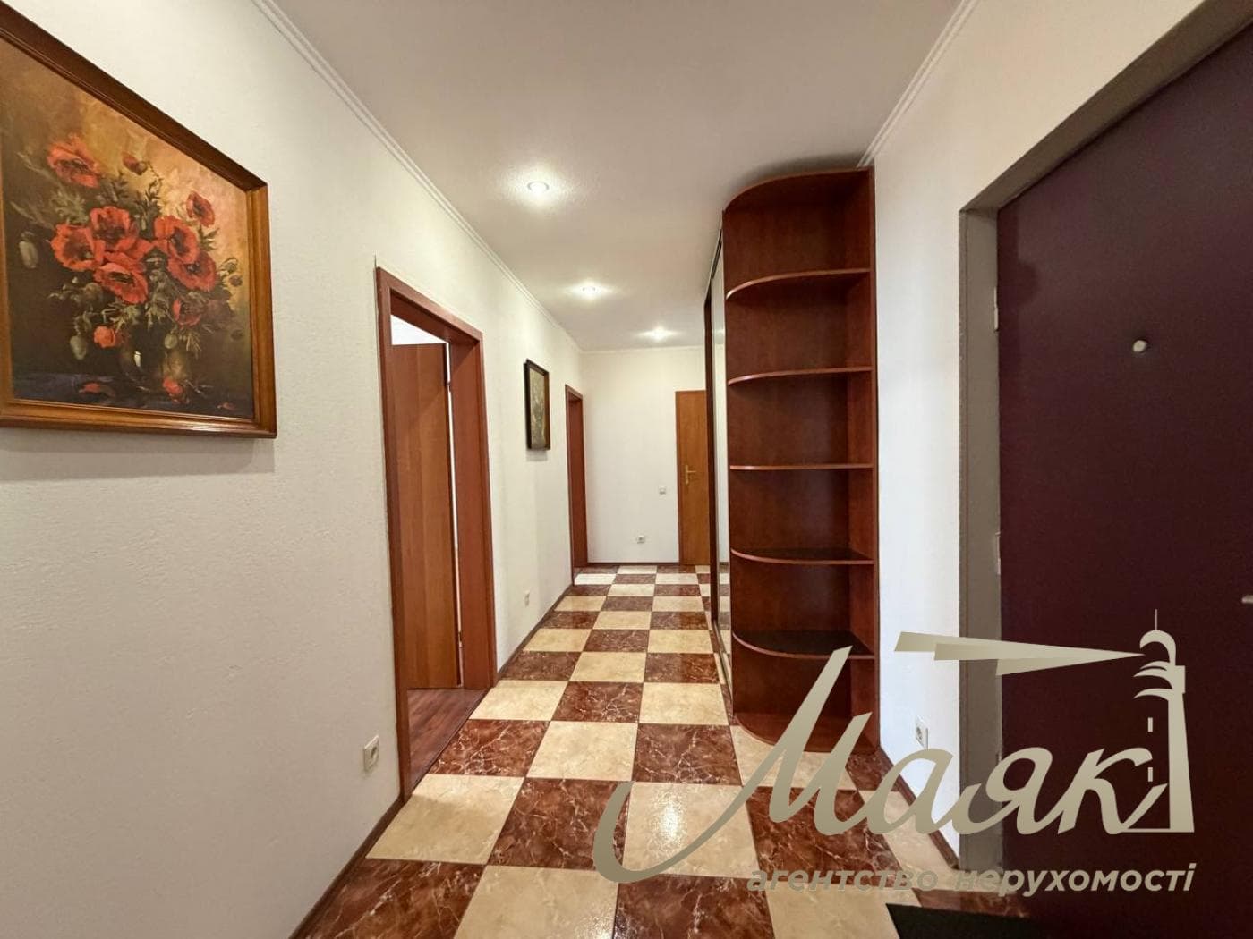 2-room apartment for rent at 4 Raisa Okipnaya Street, Levoberezhnaya.