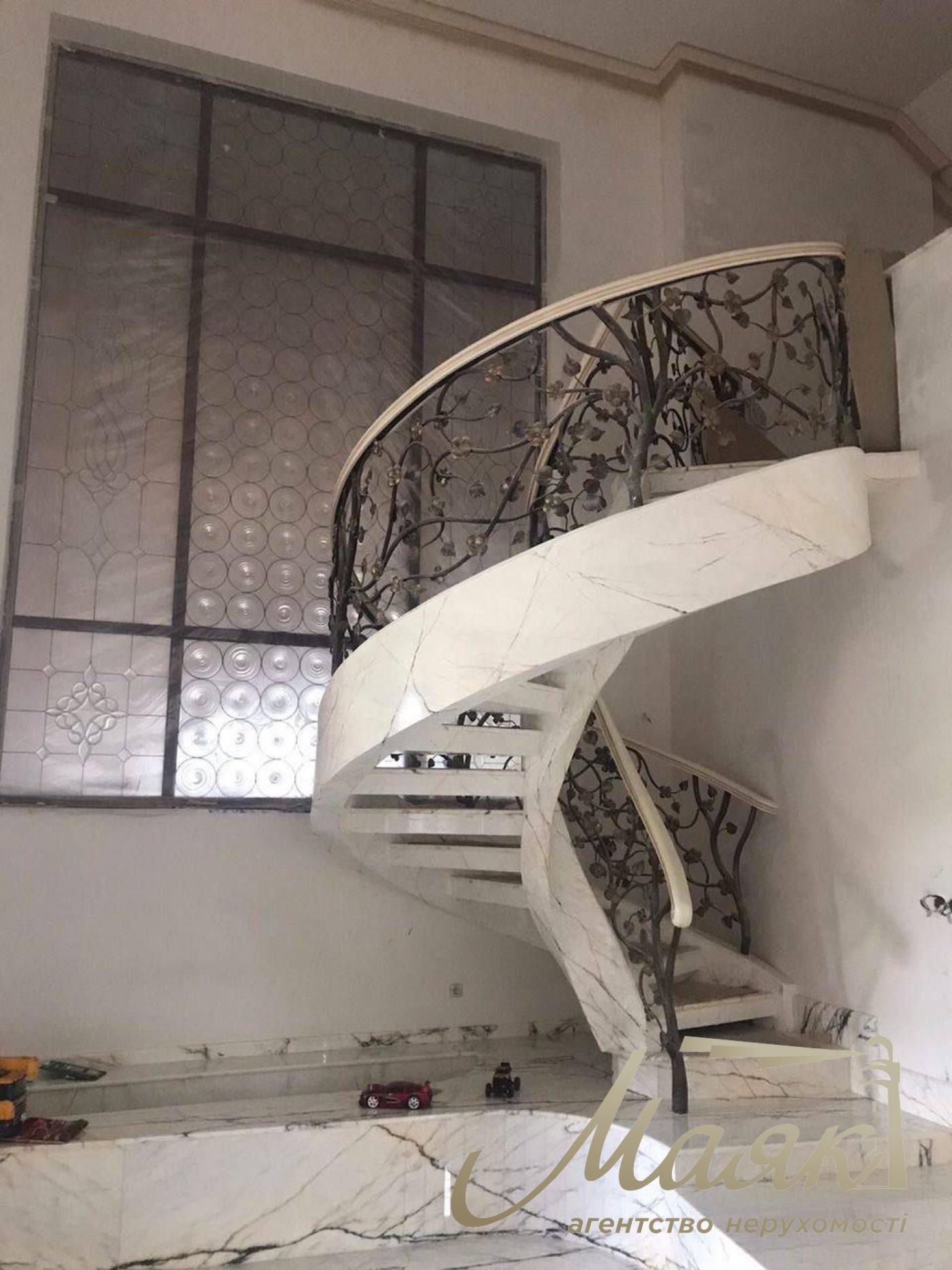 Продаж будинку 1122м2 Козин