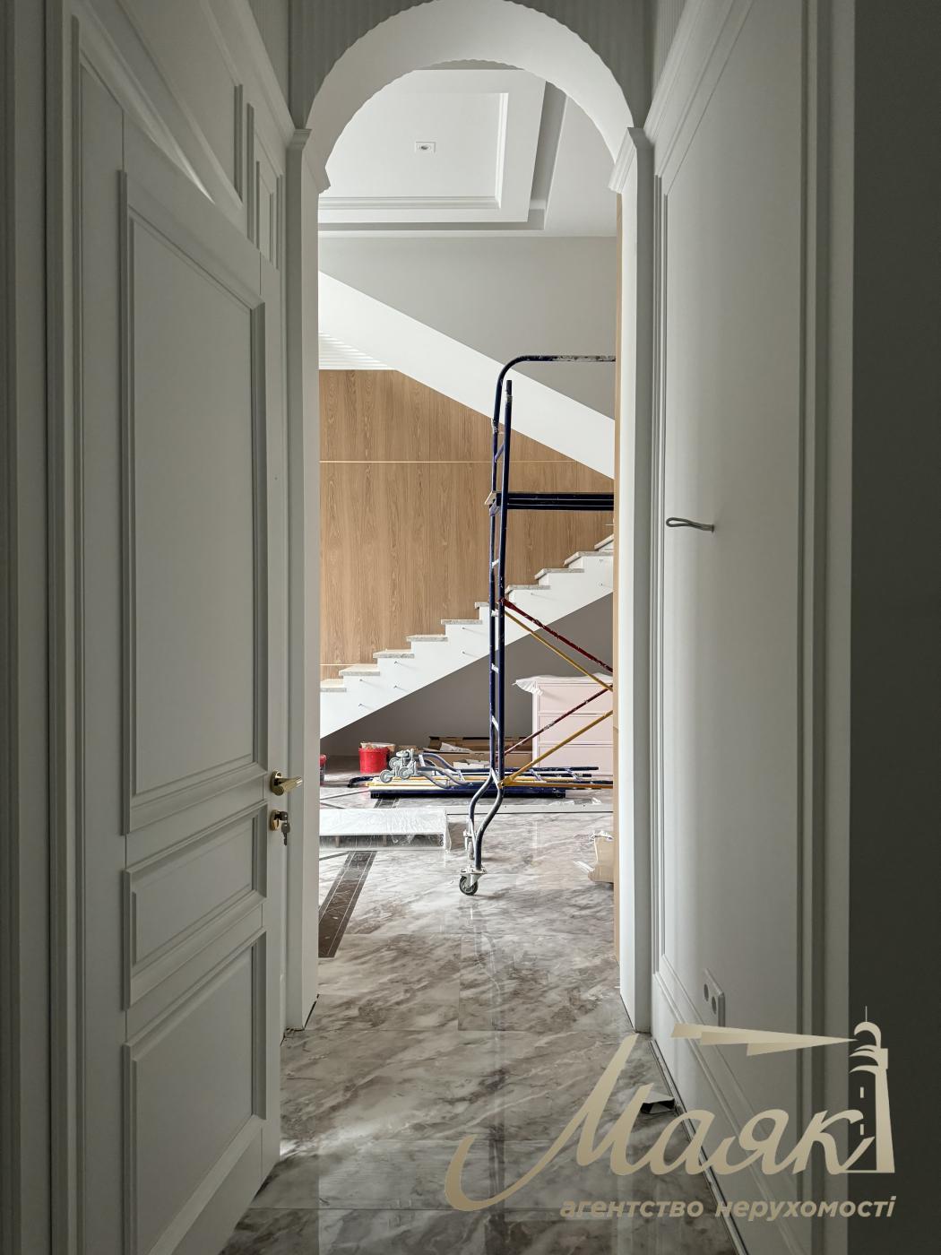 Clinic for sale in LCD French Quarter 2, Predslavynska street, Center, Kiev