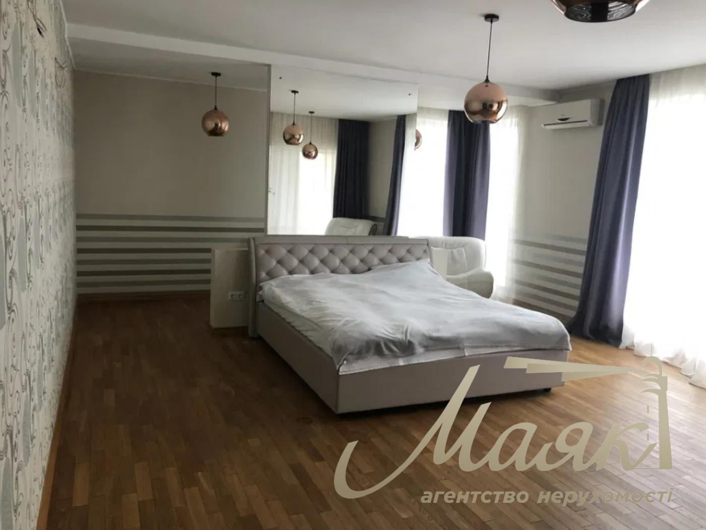 Rent a house 350m2 Osokorki, 1st East-far lane