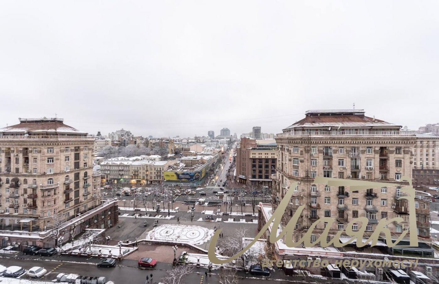 Rent a 4-room apartment on Khreshchatyk