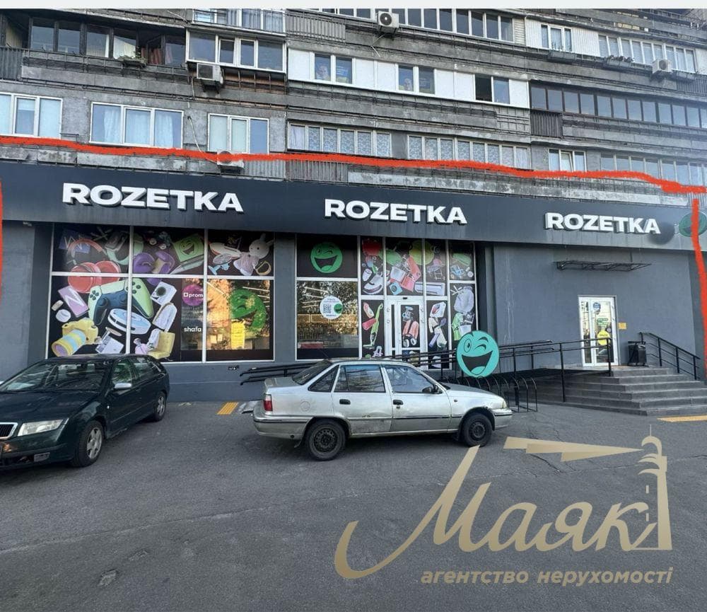 250 m² storefront for rent with high foot traffic at 2a Kharkiv Highway, Darnytska Square